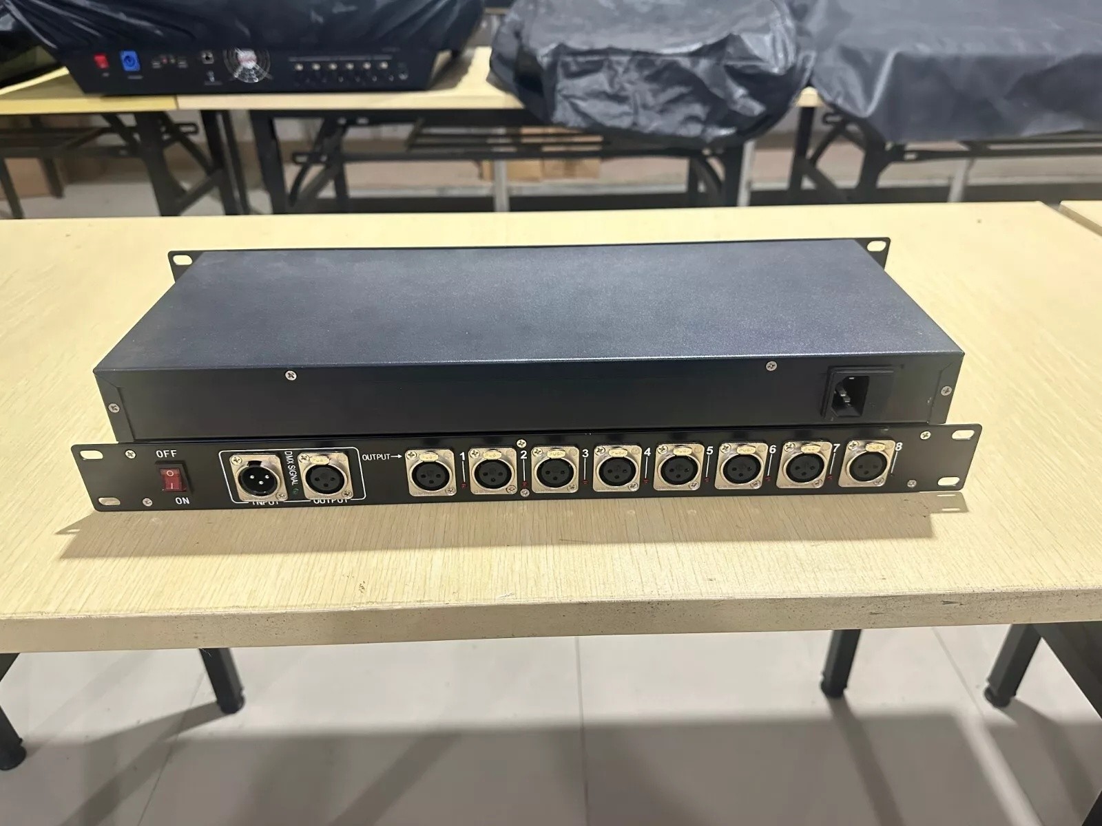 8CH DMX Splitter Stage Light Controller Signal Amplifier DMX Distributor