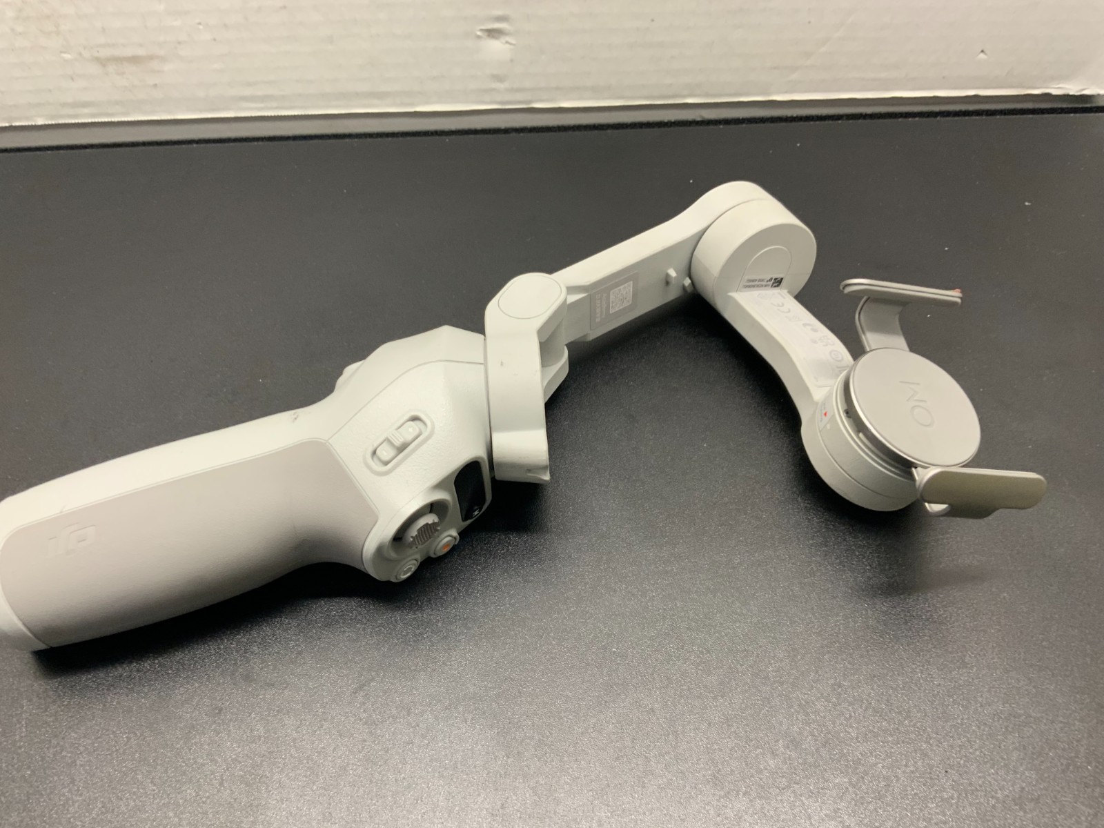 DJI Osmo Mobile SE Gimbal  3-Axis Portable Smartphone Stabilizer