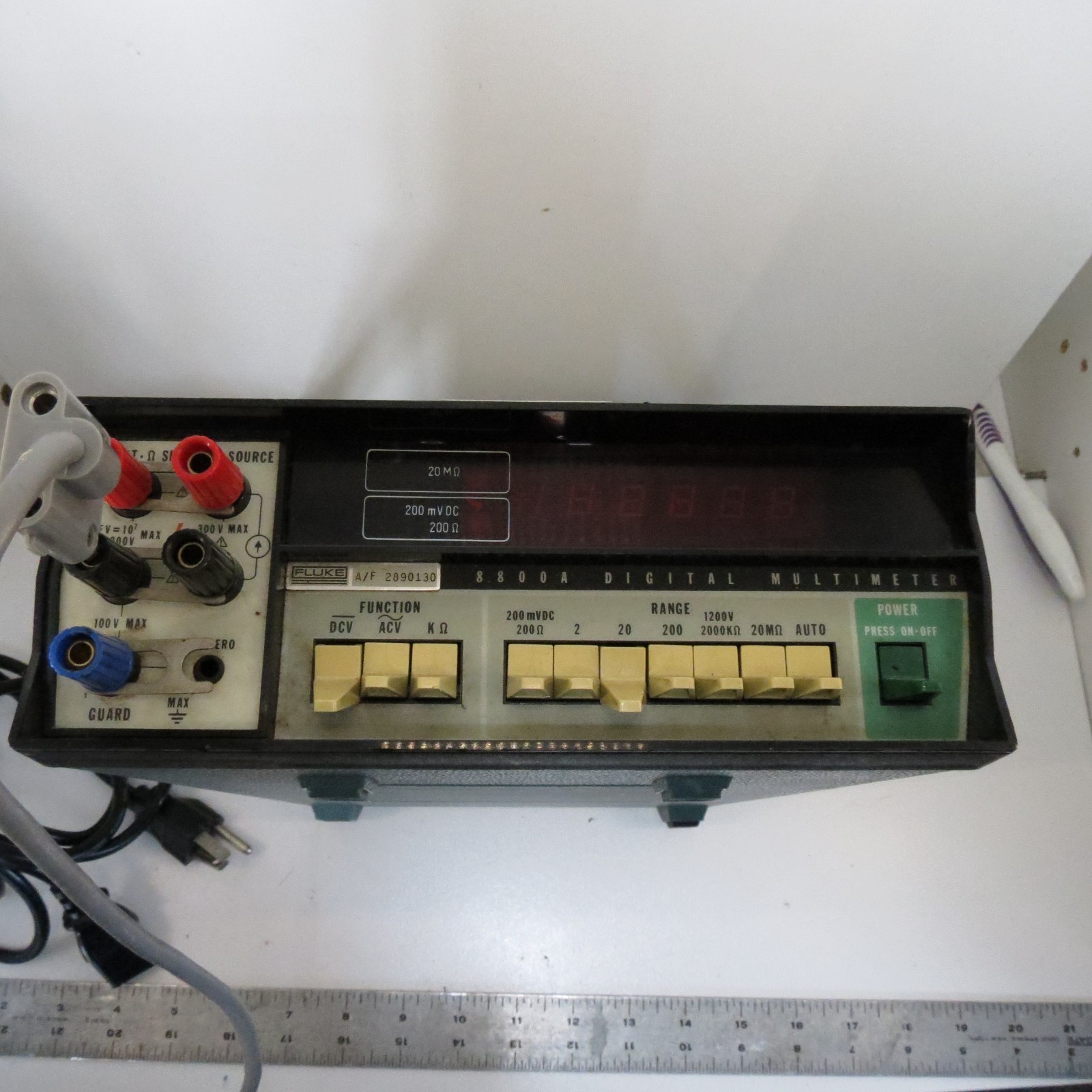 Fluke 8800A Digital Bench Mount Voltmeter 115/230VAC DC AC Voltage