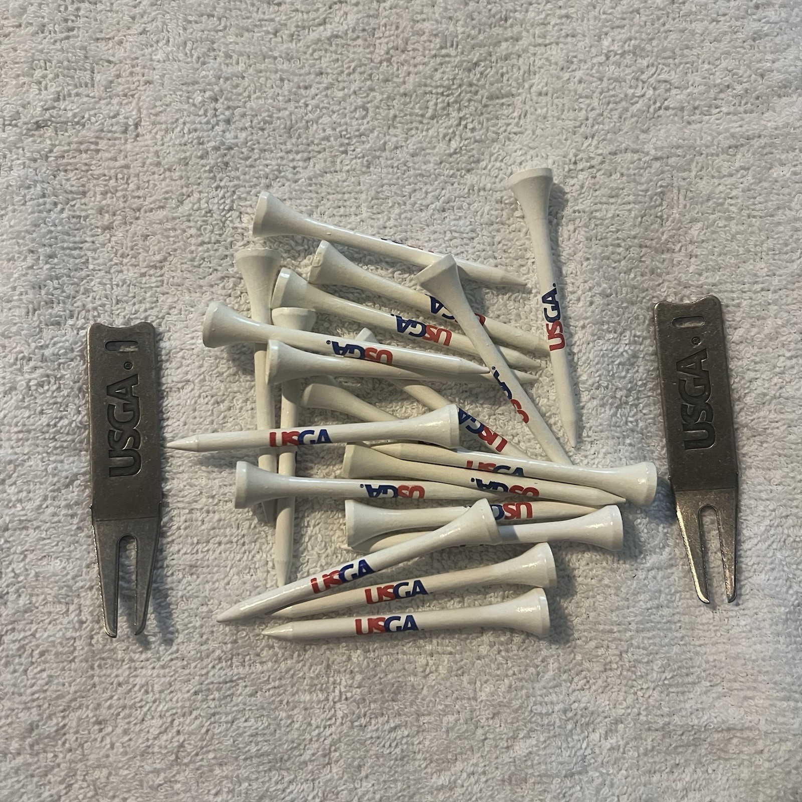 USGA Divot Tools and 20 Golf Tees