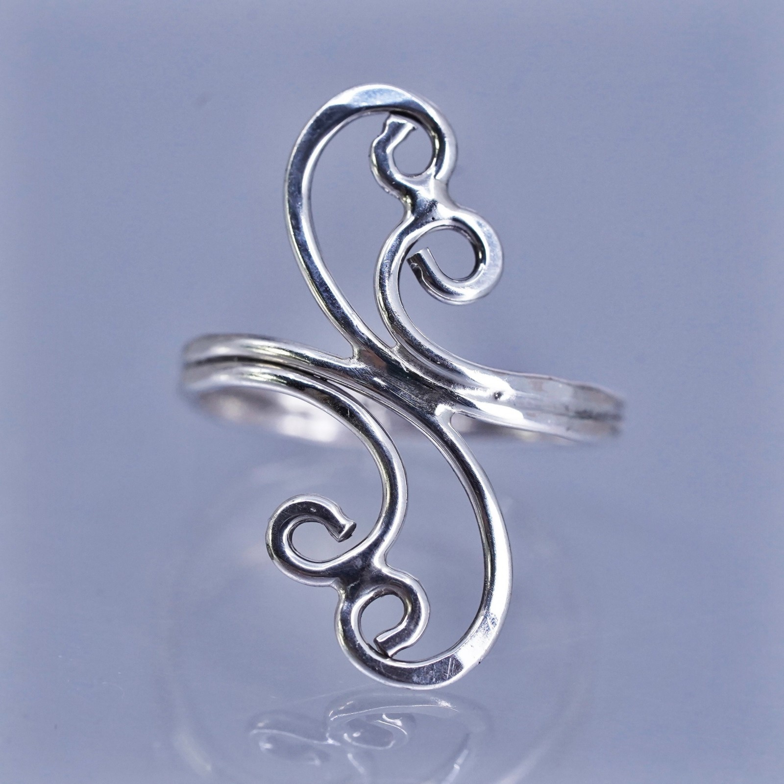 Size 4.5, vintage Sterling 925 silver handmade ring, swirly band