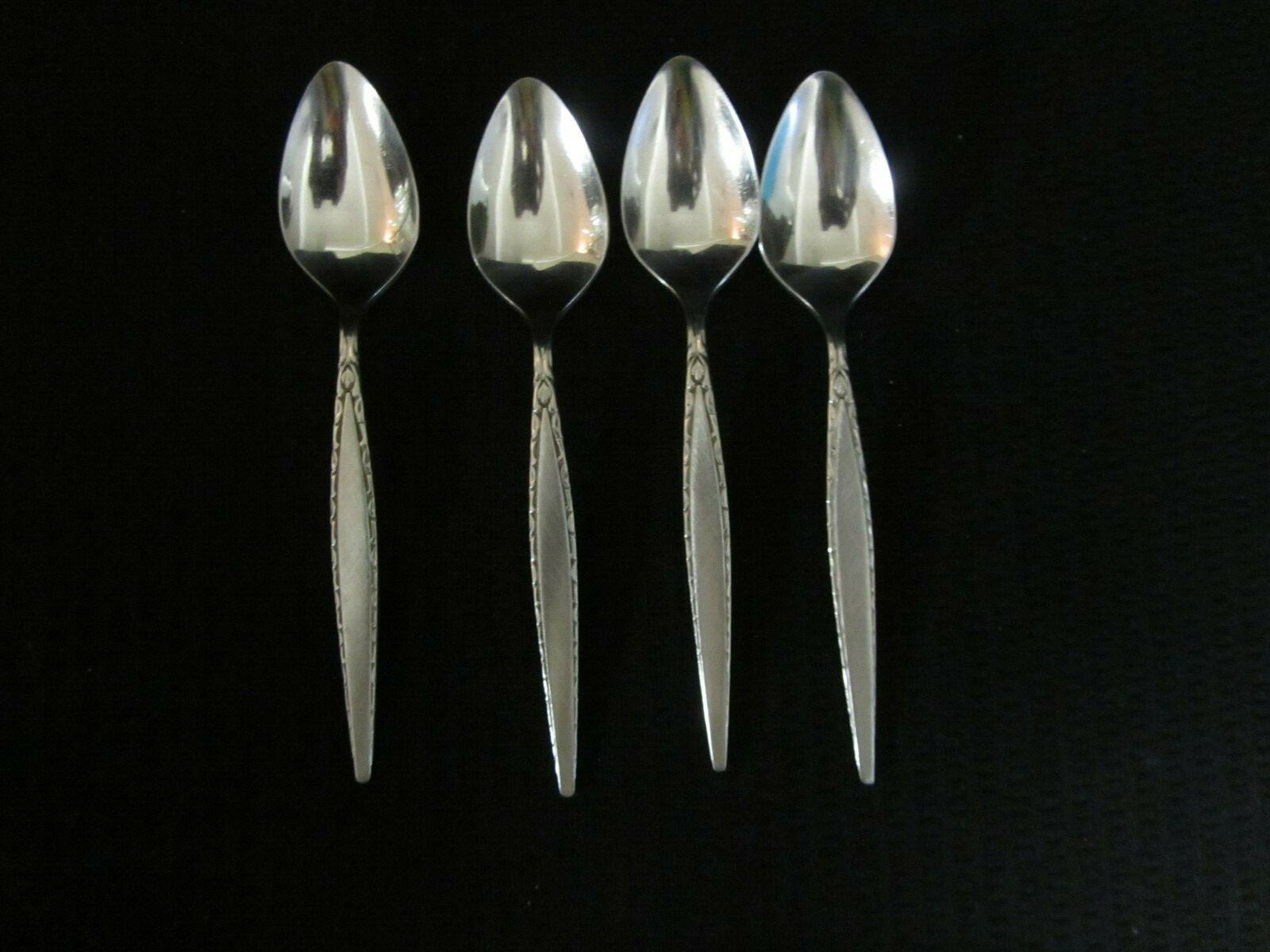 ONEIDA COMMUNITY STAINLESS VENETIA SET OF 4 TEASPOONS FREE SHIPPING
