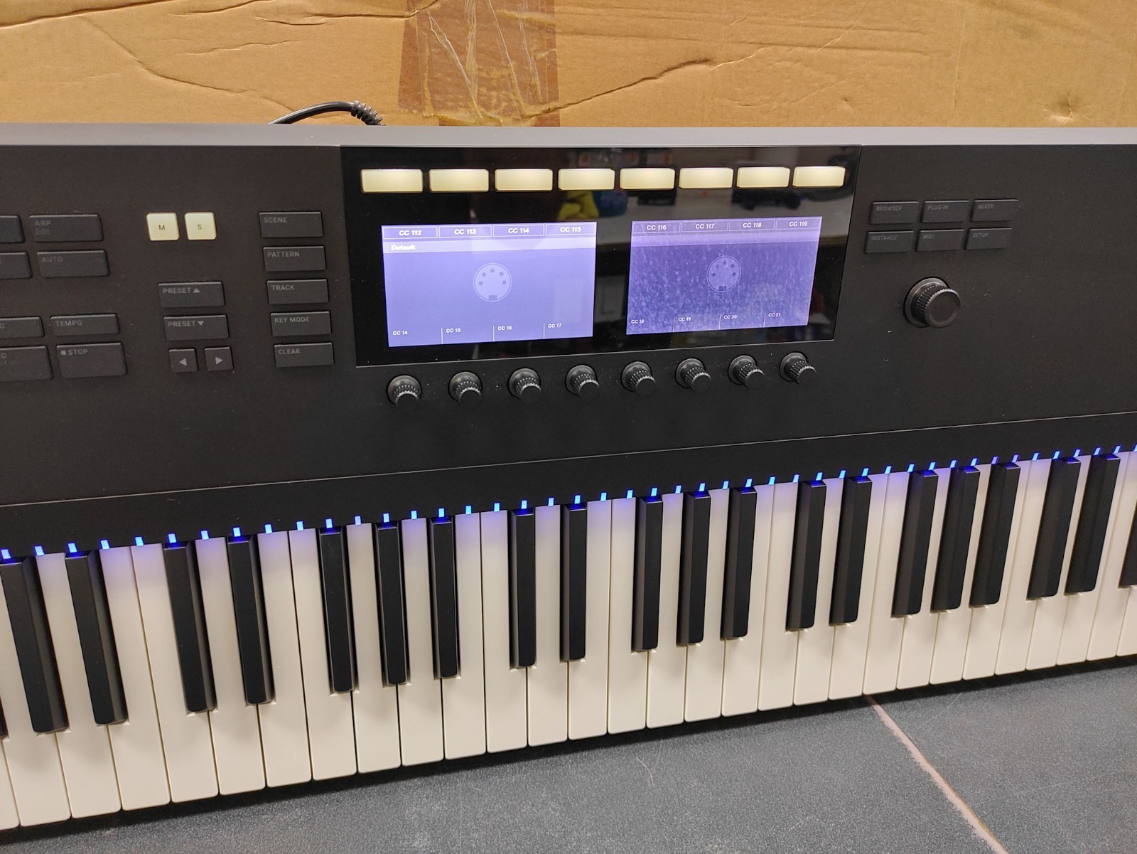 Native Instruments Komplete Kontrol S88 MK2 88-Key Weighted MIDI Controller