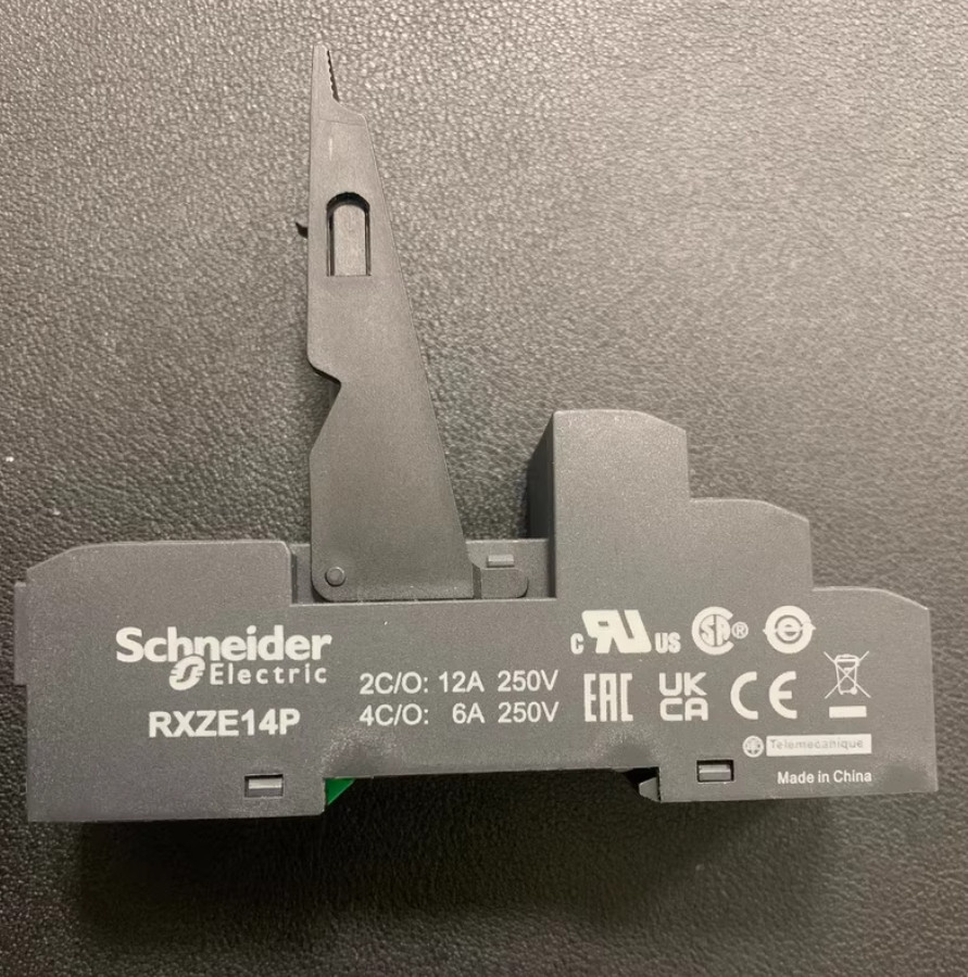 1PC NEW Schneider Relay base RXZE14P #YY