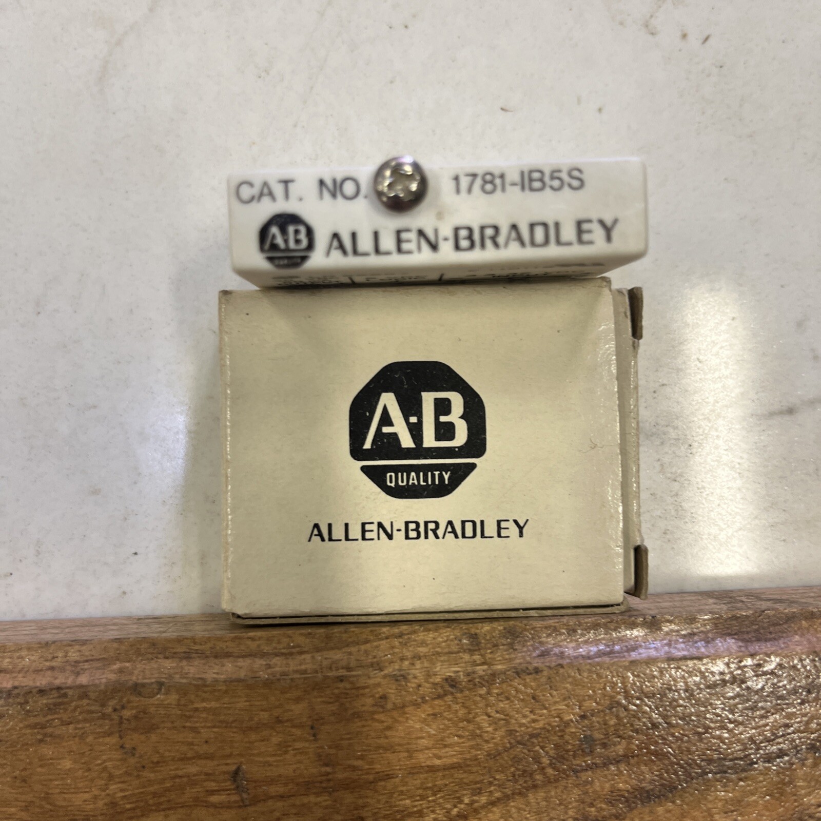 NEW ALLEN BRADLEY DC INPUT MODULE 3.3-32VDC INPUT 5VDC LOGIC 1781-IB5S 30VDC OUT