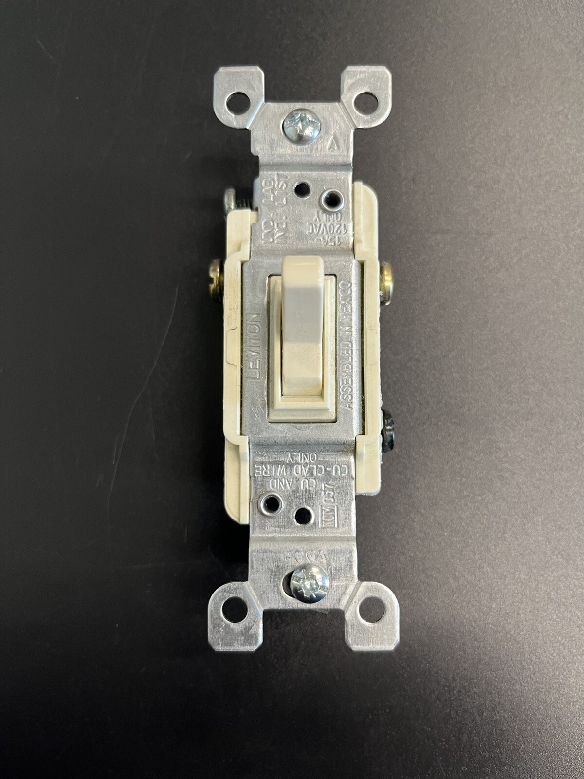 LEVITON 1453-2A 3-WAY TOGGLE SWITCH ALMOND 15A (BOX OF 10)