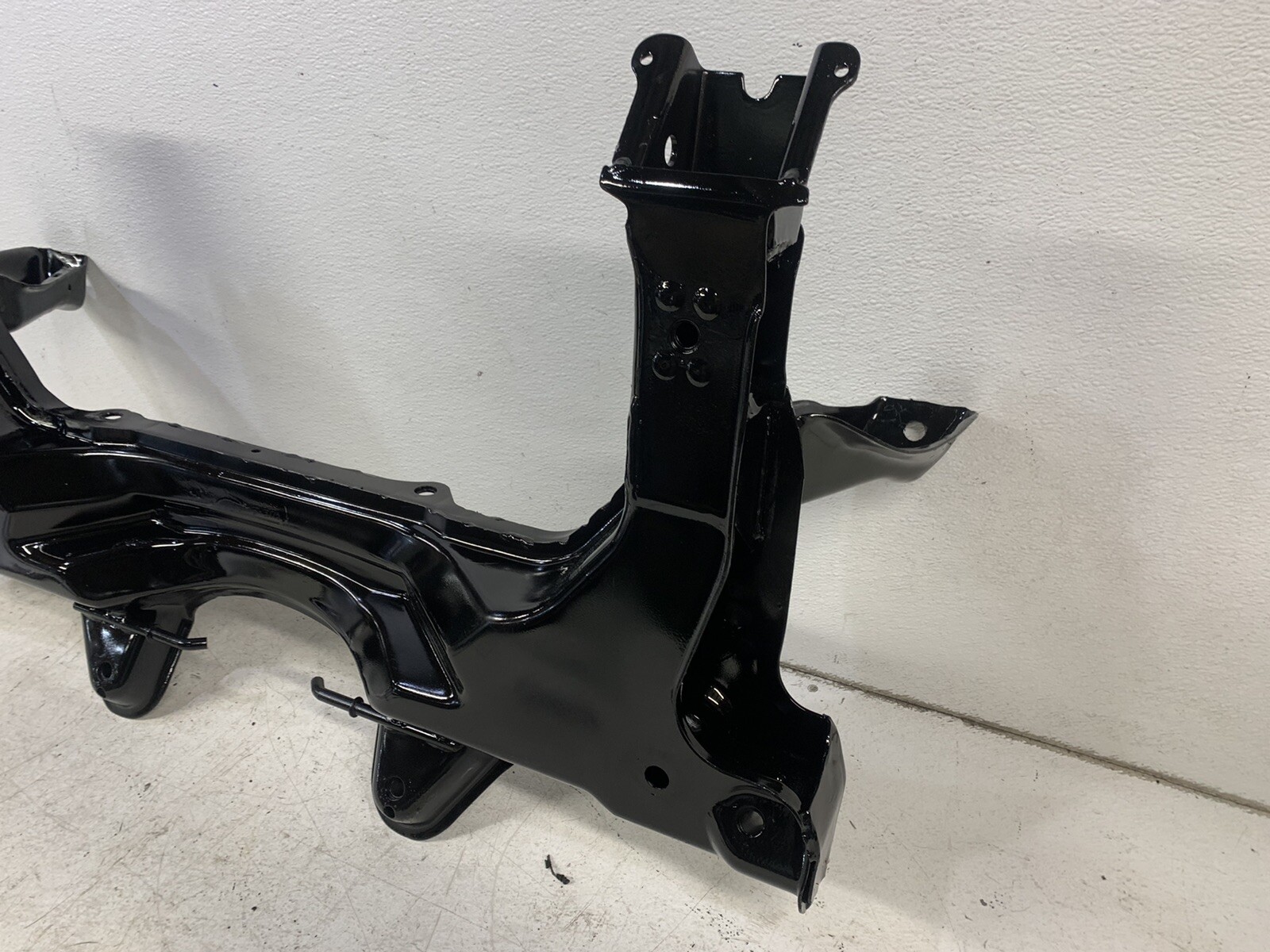 1995-2002 Chevy Cavalier / Sunfire crossmember subframe cross member sub frame