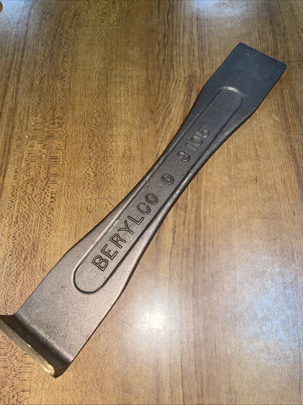 BERYLCO S105 NON SPARKING NON CORROSIVE DECK SCRAPER 12" LONG 2" BLADE