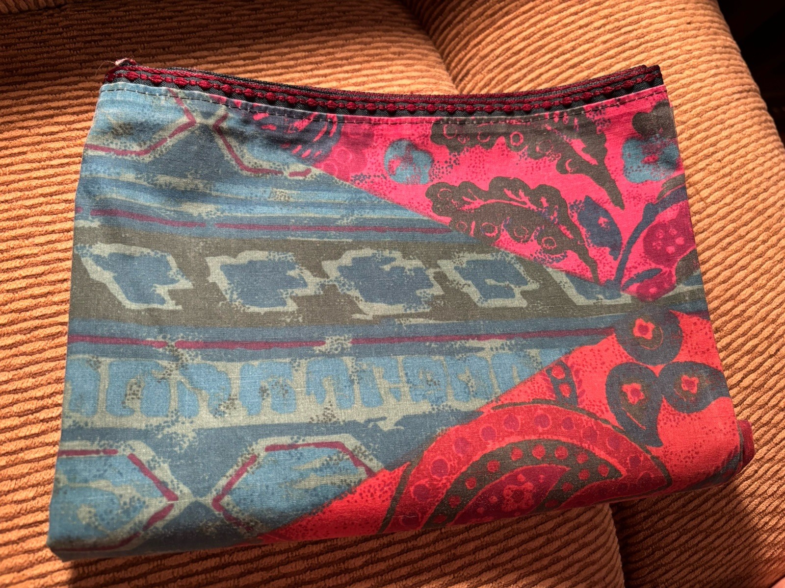 One Standard pillowcase, No Tag Floral 30“ X 19“  Paisley Cotton B2