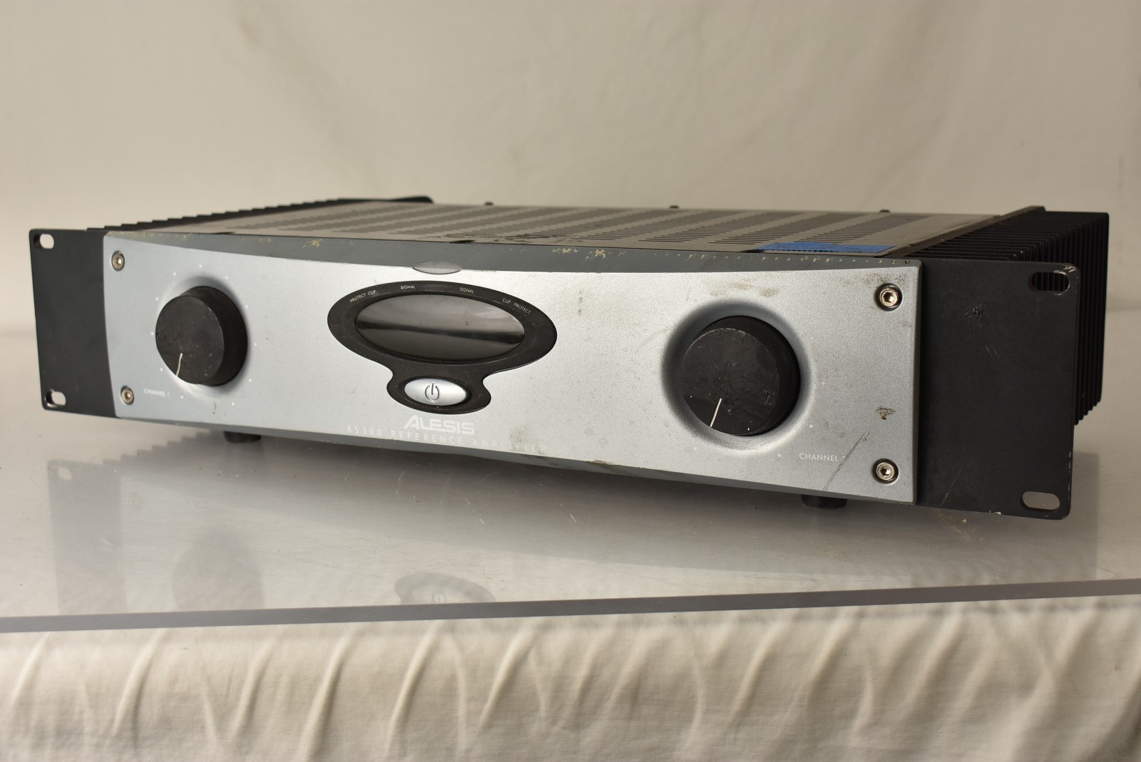 Alesis RS300 Reference Amplifier Rackmount Professional Power for PARTS/REPAIR