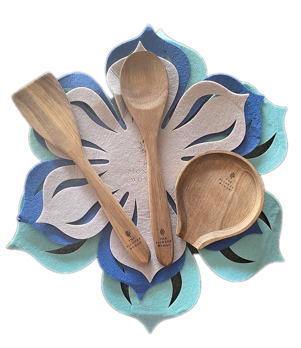 Pioneer Woman ~ 6-Piece Set ~ Wood Spoon ~ Turner ~ Rest ~ 3 Felt Protectors