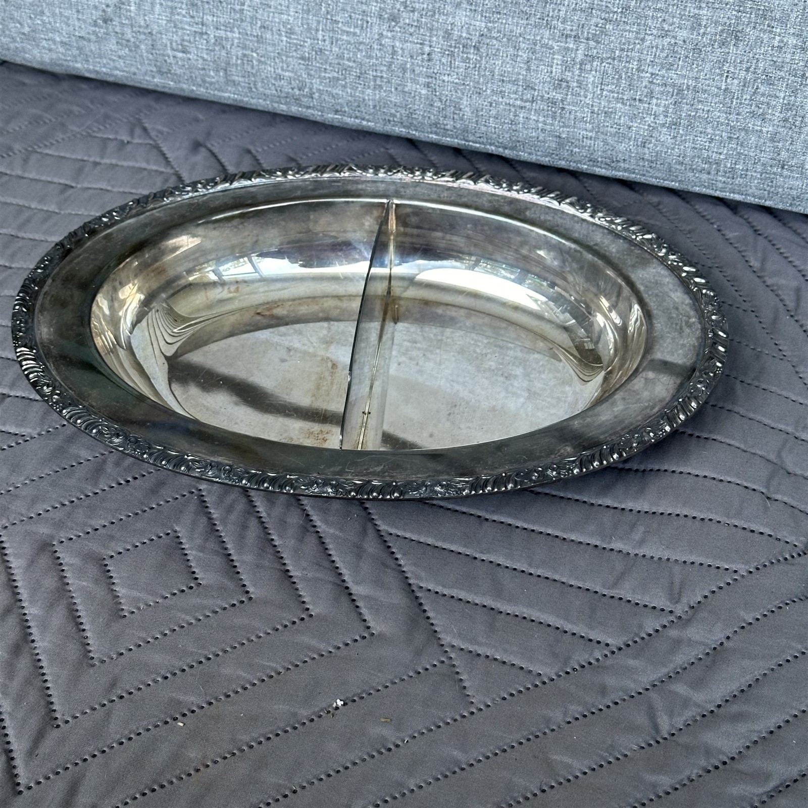 Vintage Henley Oneida Silverplate Divided Serving Dish Acorn Trim Oval Heavy