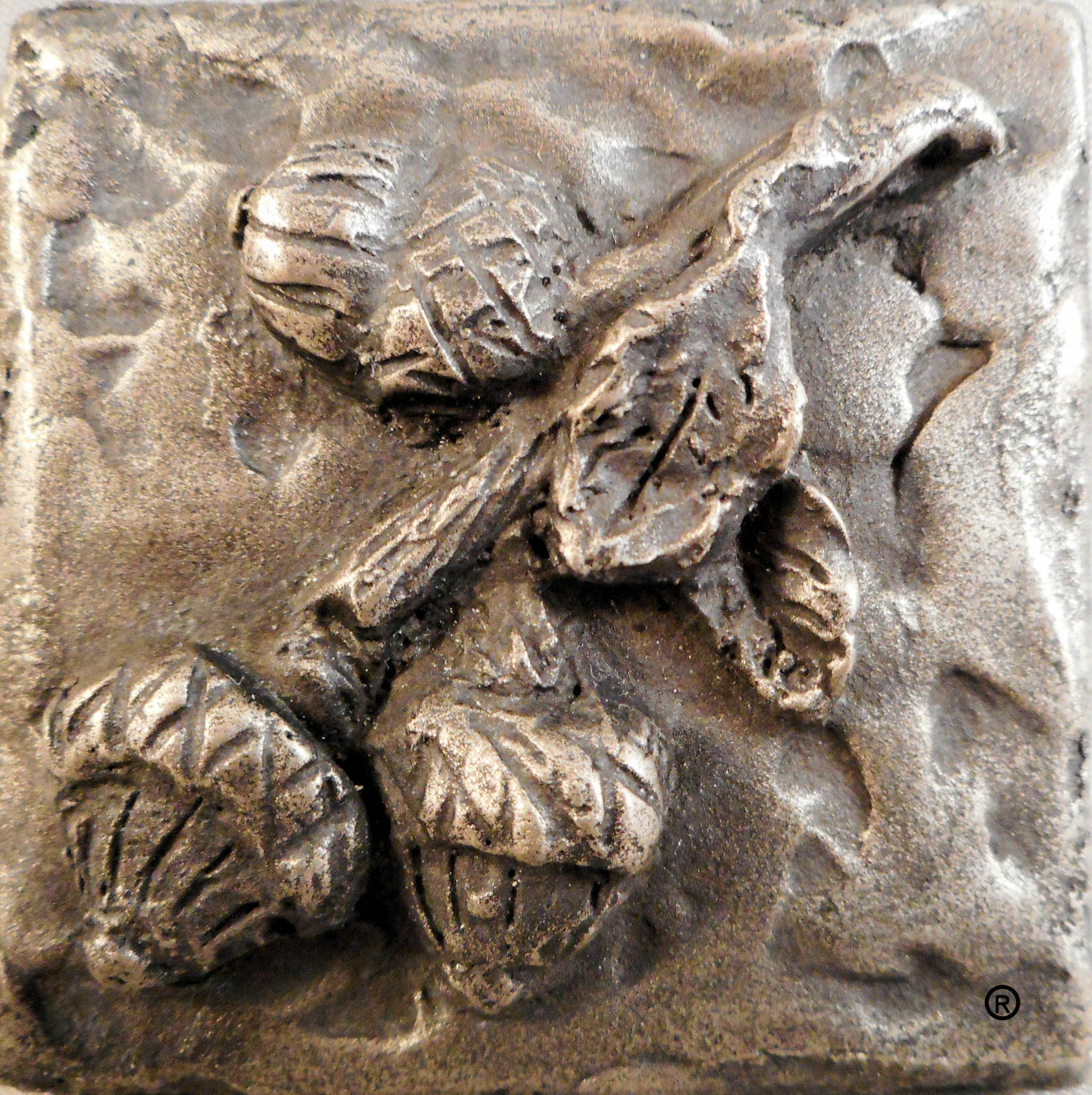 Nickel/Silver Falling Leaves Decorative Dot (Acorns)