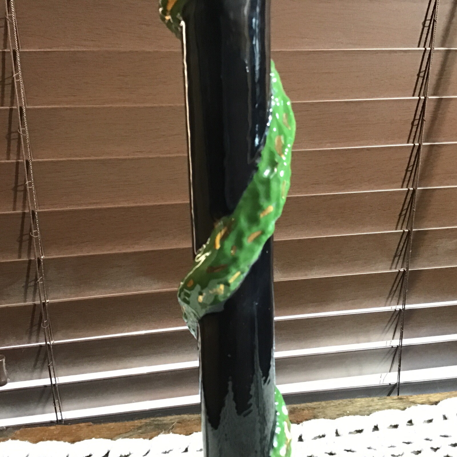 14” black light post look accent lamp