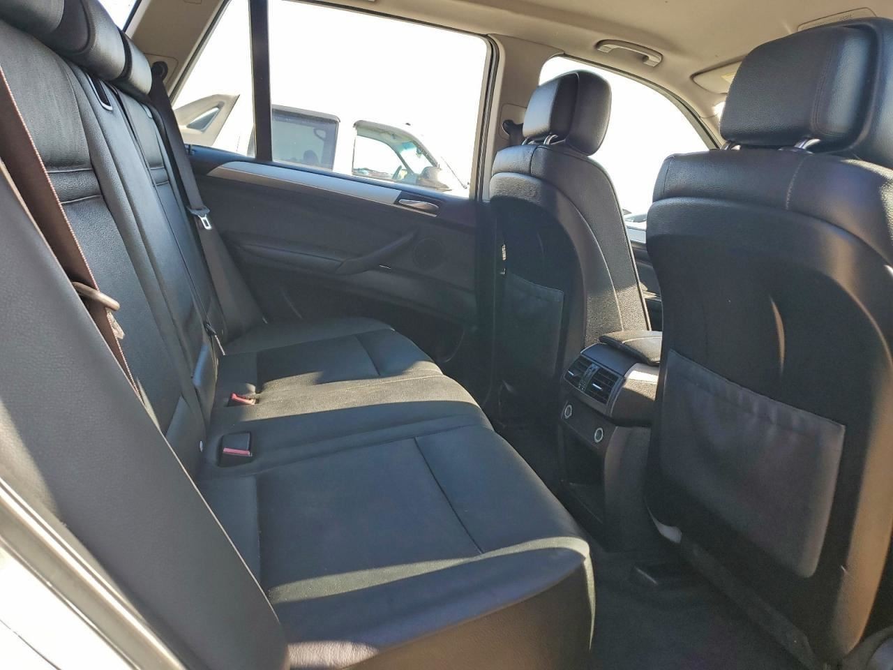 X5 2013 Glove Box 4999728