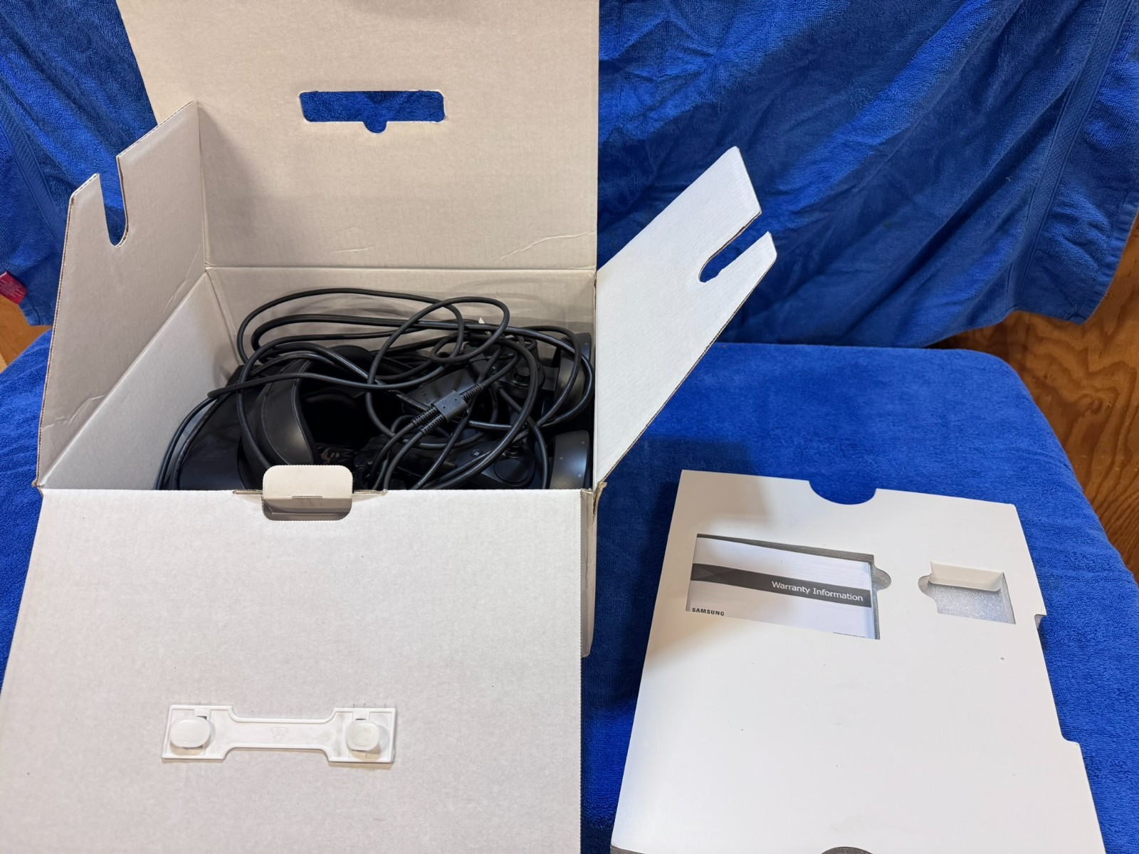 Samsung HMD Odyssey+ Windows Mixed Reality VR Headset XE800ZBA-HC1US Box TESTED