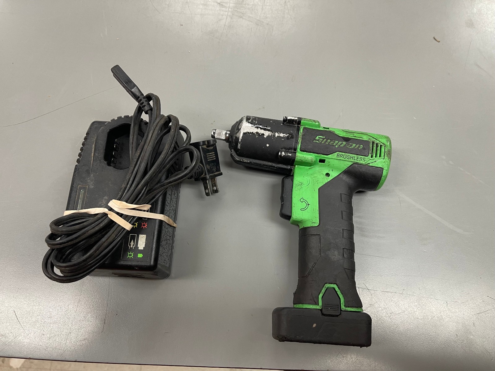 Snap-on Tools CT861G 14.4v 3/8" Drill Cordless Impact Wrench w charger
