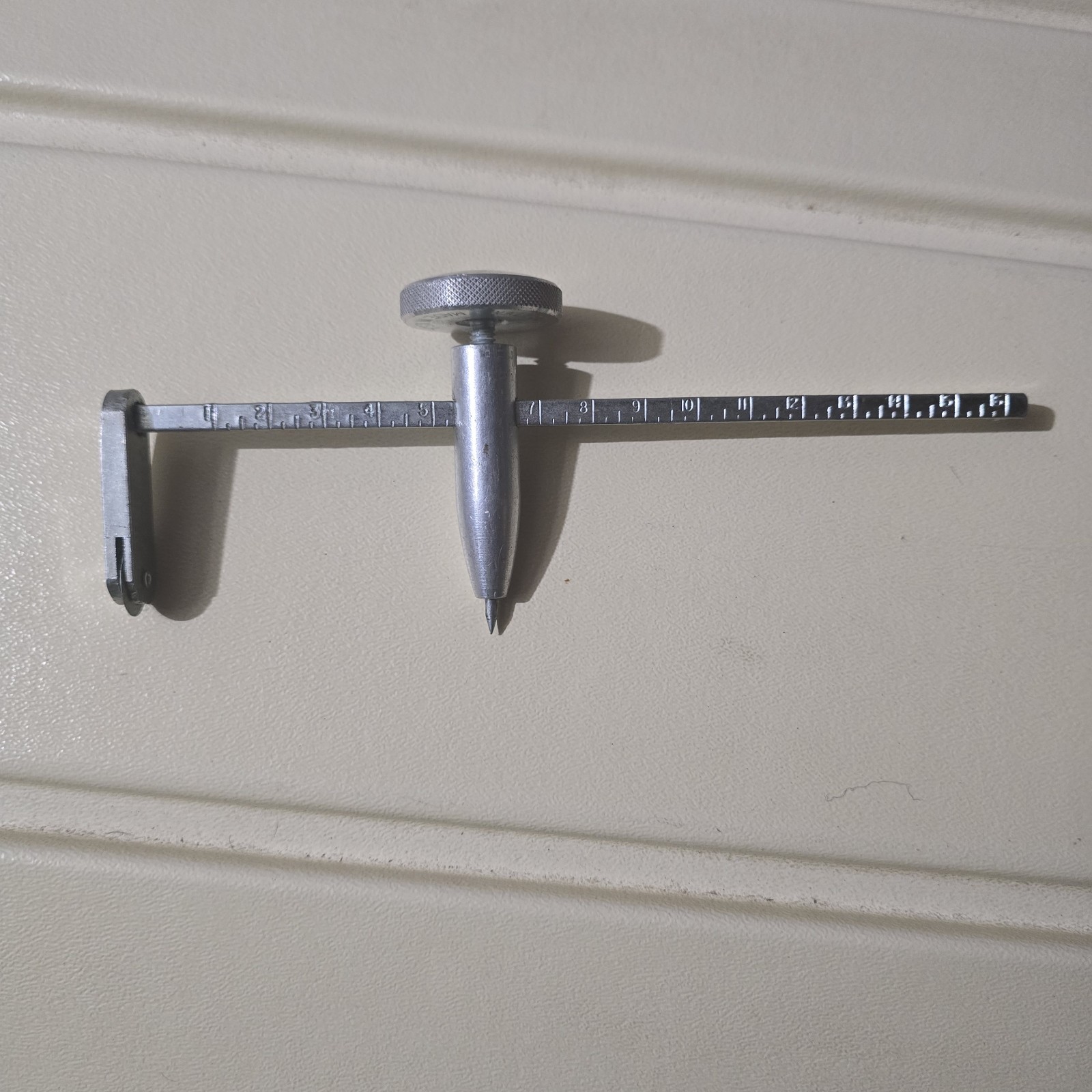 Wallboard Tool Co- Drywall Compass Circle Cutter- 1" to 16"