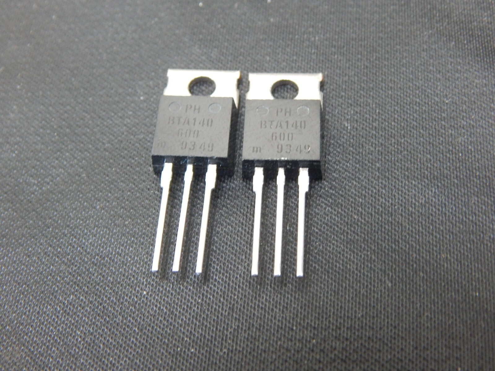 PHILIPS BTA140-600 Thyristor TRIAC 600V TO-220AB -LOT OF 2 PIECES -FAST SHIPPING