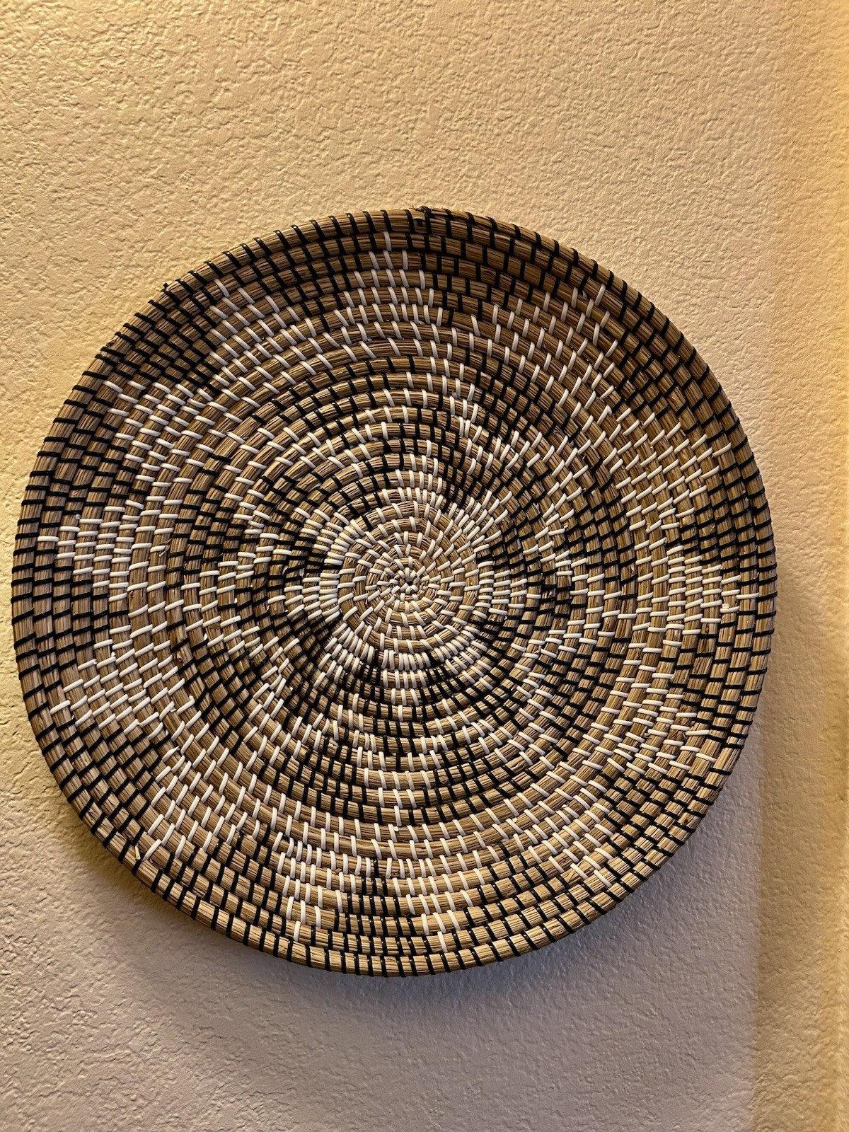 Large Seagrass Woven Shallow Wall Hanging Basket 19.5 Inch