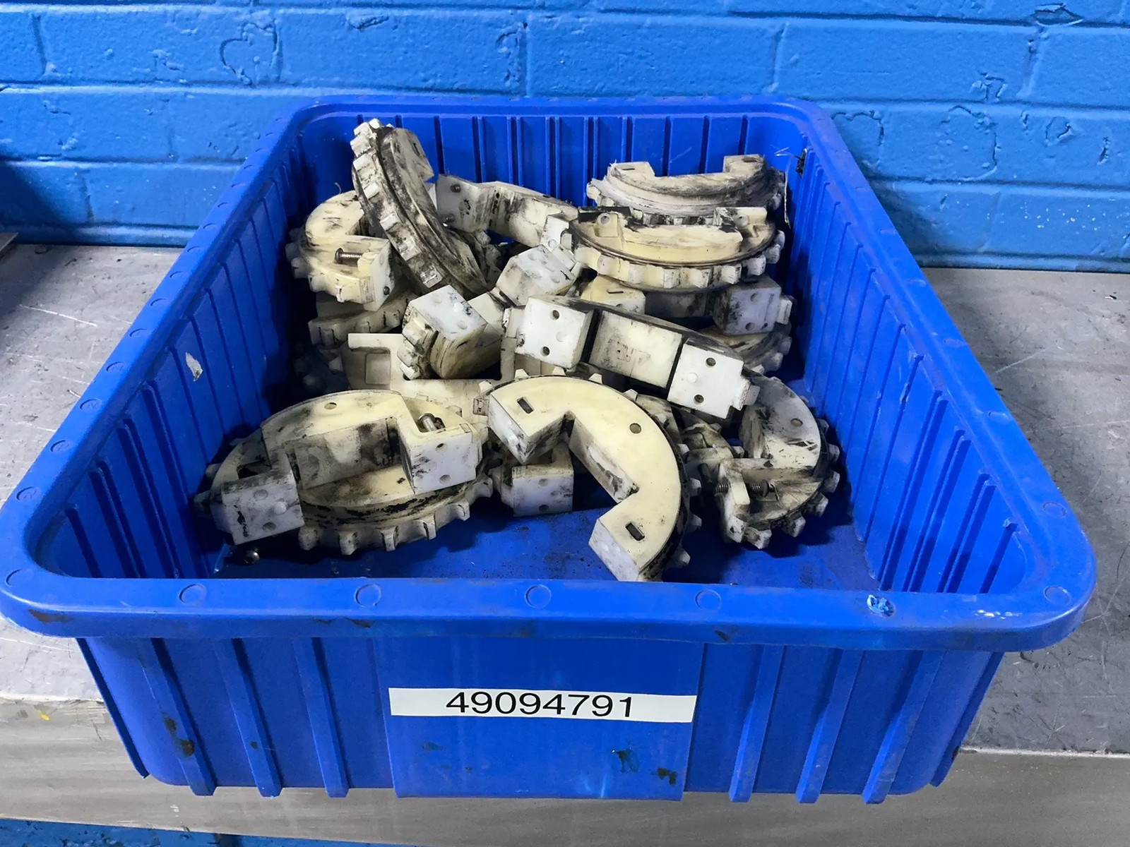 MOLDED PLASTIC SPLIT SPROCKETS