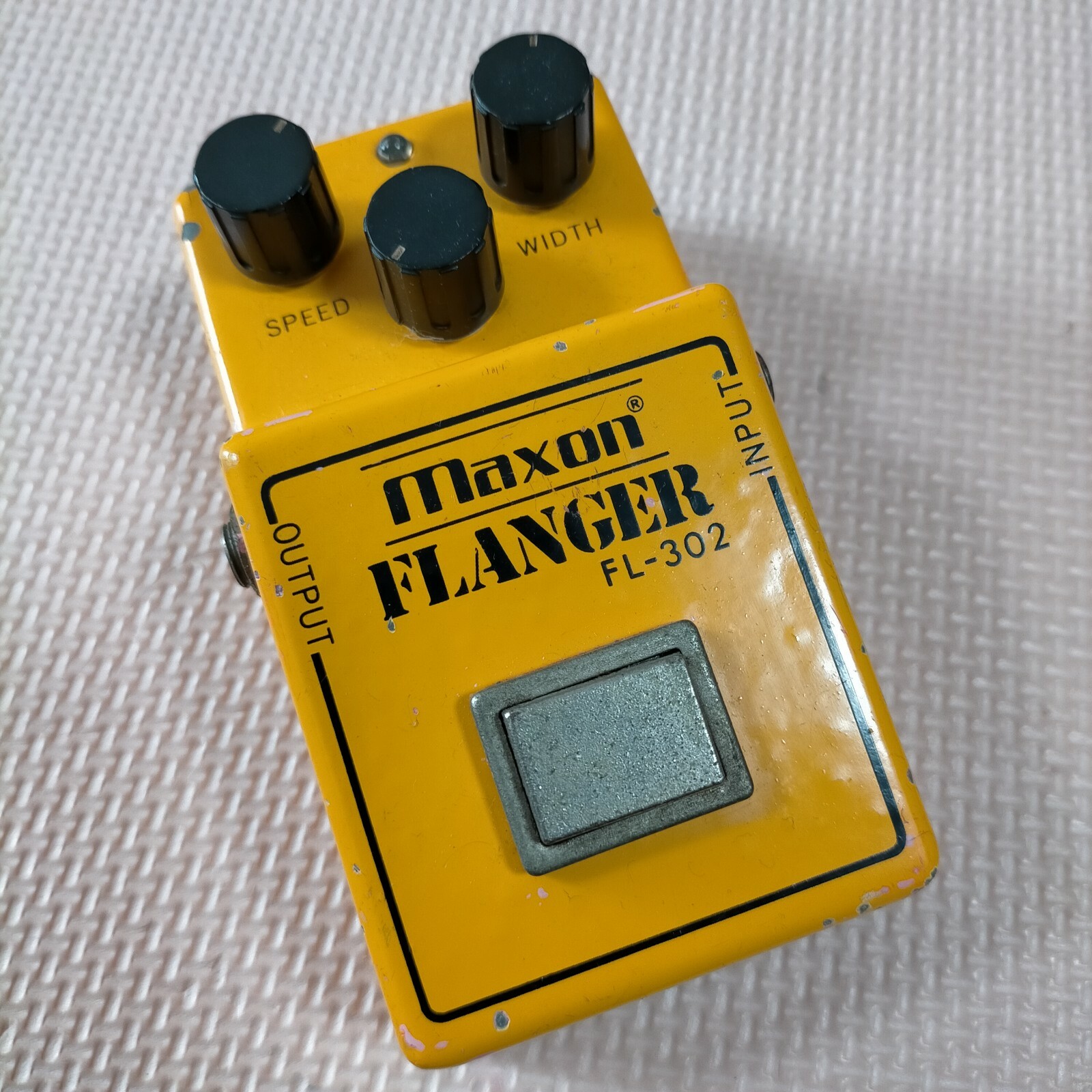 VINTAGE MAXON FL-301 FLANGER ELECTRIC GUITAR EFFECT PEDAL MADE IN JAPAN