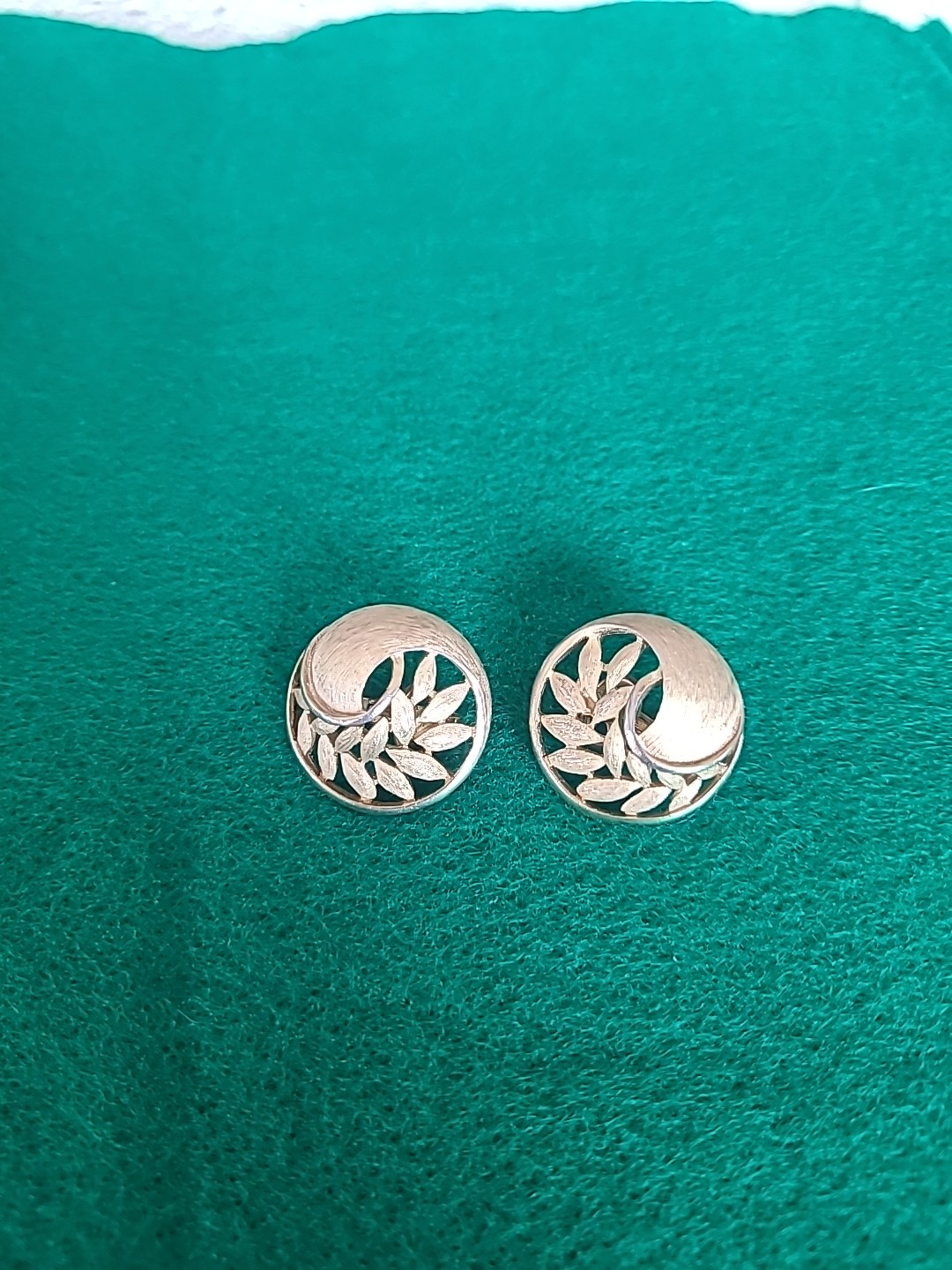 VTG Trifari Brushed Gold-tone Leaf Clip Earrings