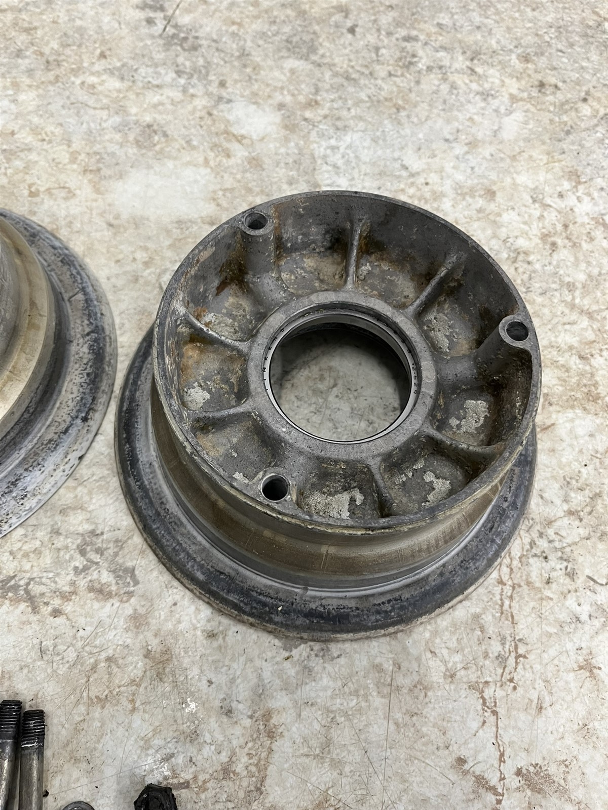 Grumman Yankee AA-1 Cleveland 40-86A 600 6.00 x 6 Main wheel rim hub 162-02700
