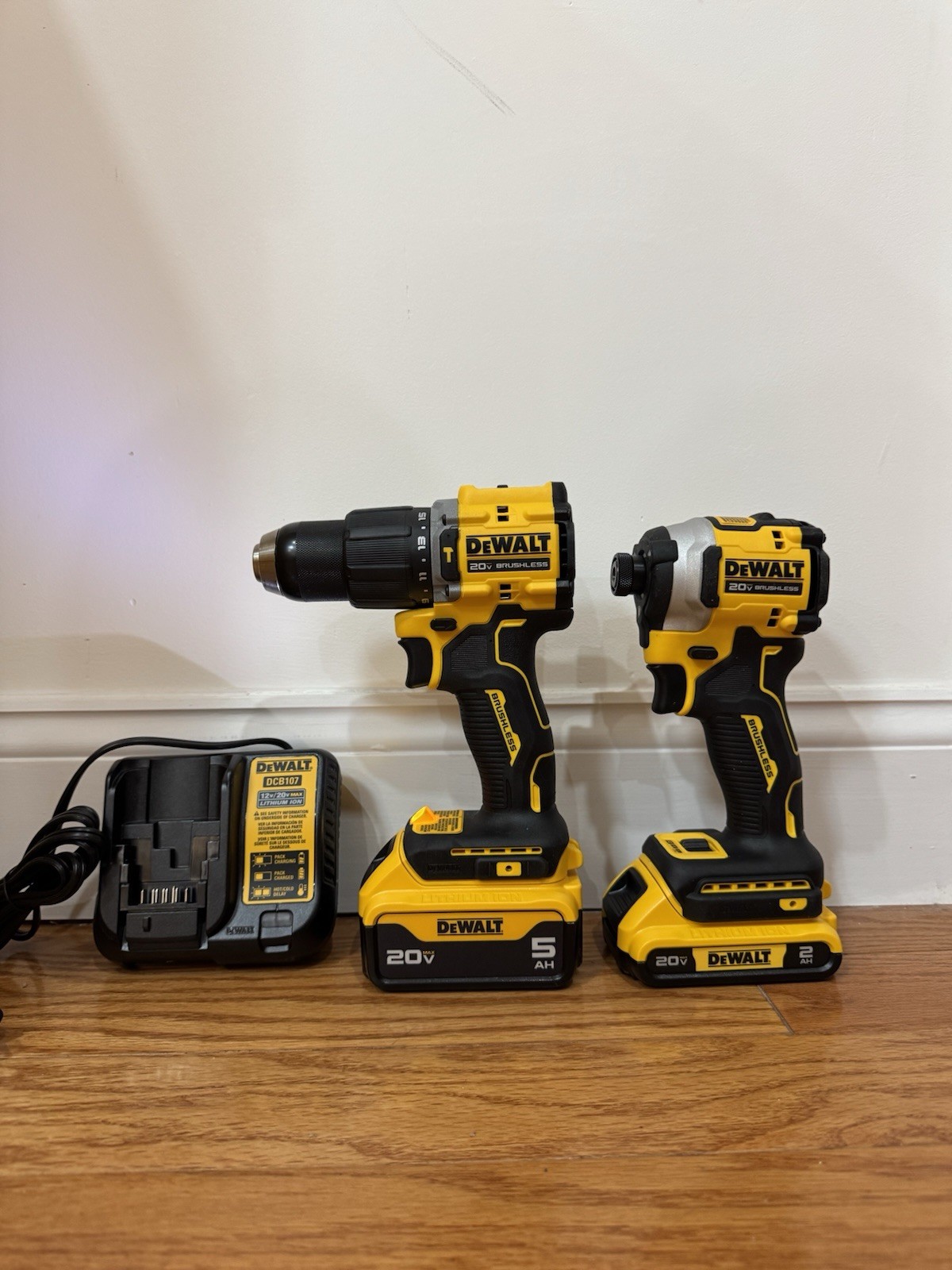 Dewalt 20 Volt Atomic drill driver Kit With Batteries And Charger