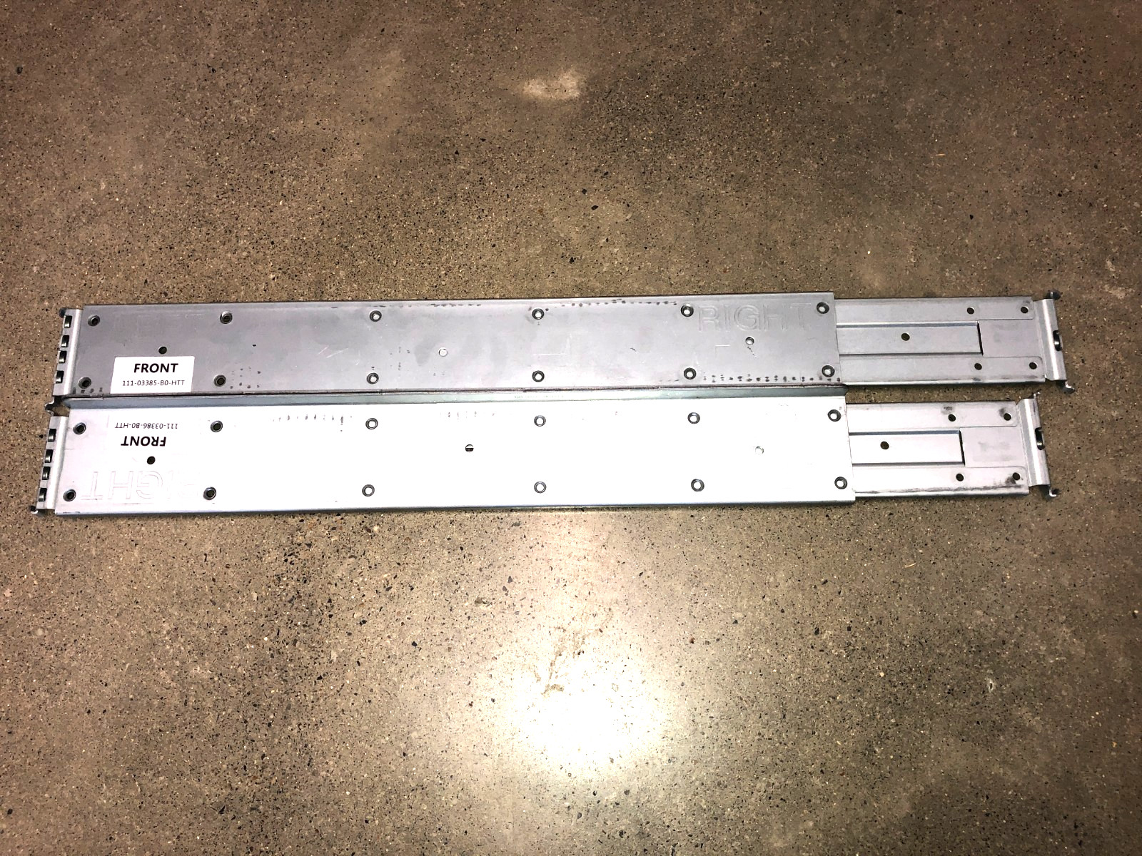 NetApp RACK Rail Kit  U2 ( LEFT :111-03385-B0-HTT ) ( RIGHT : 111-03386-B0-HTT )