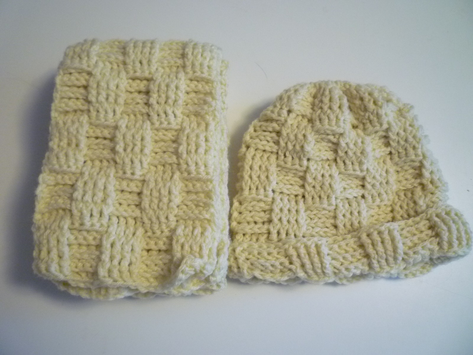 NEW HAND-MADE CROCHETED HAT & SCARF SET CREAM ADULT MEDIUM/LARGE
