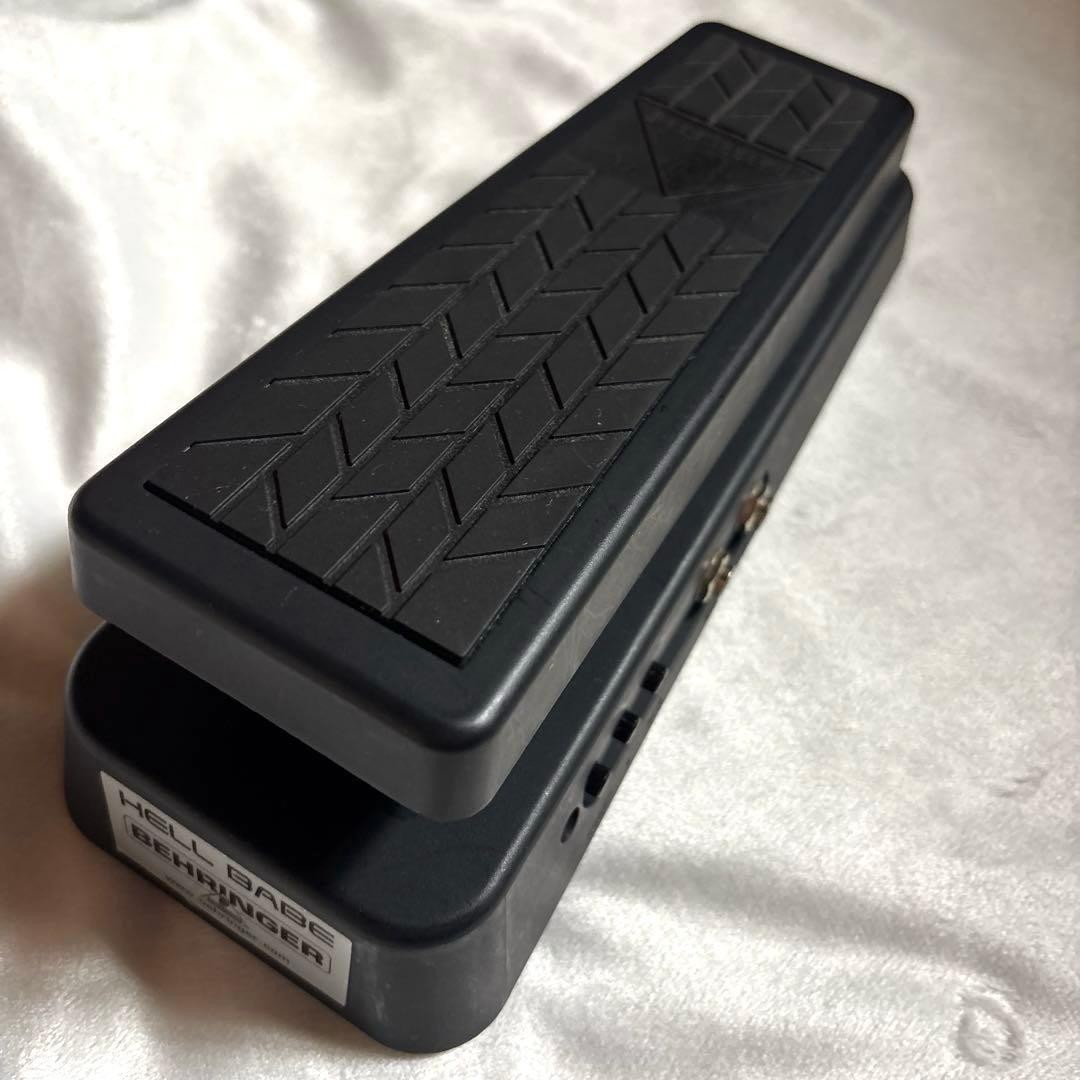 BEHRINGER HELL BABE HB01 Wah Pedal Tested
