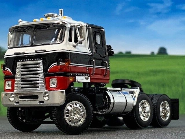 1/64 DCP RED/BLACK/WHITE INTERNATIONAL TRANSTAR COE