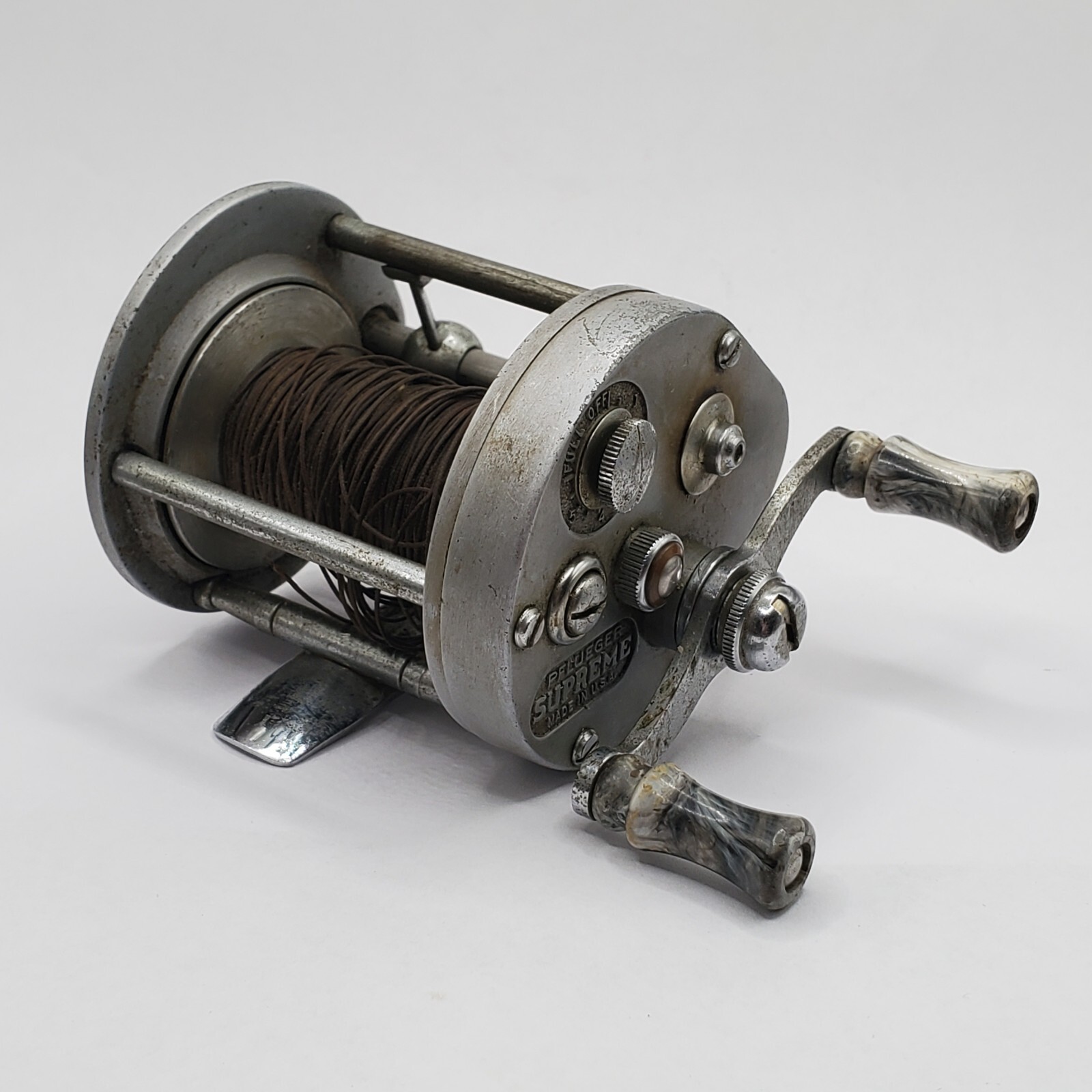 VINTAGE PFLUEGER SUPREME FISHING REEL CASTING REEL COLLECTIBLE FISHING