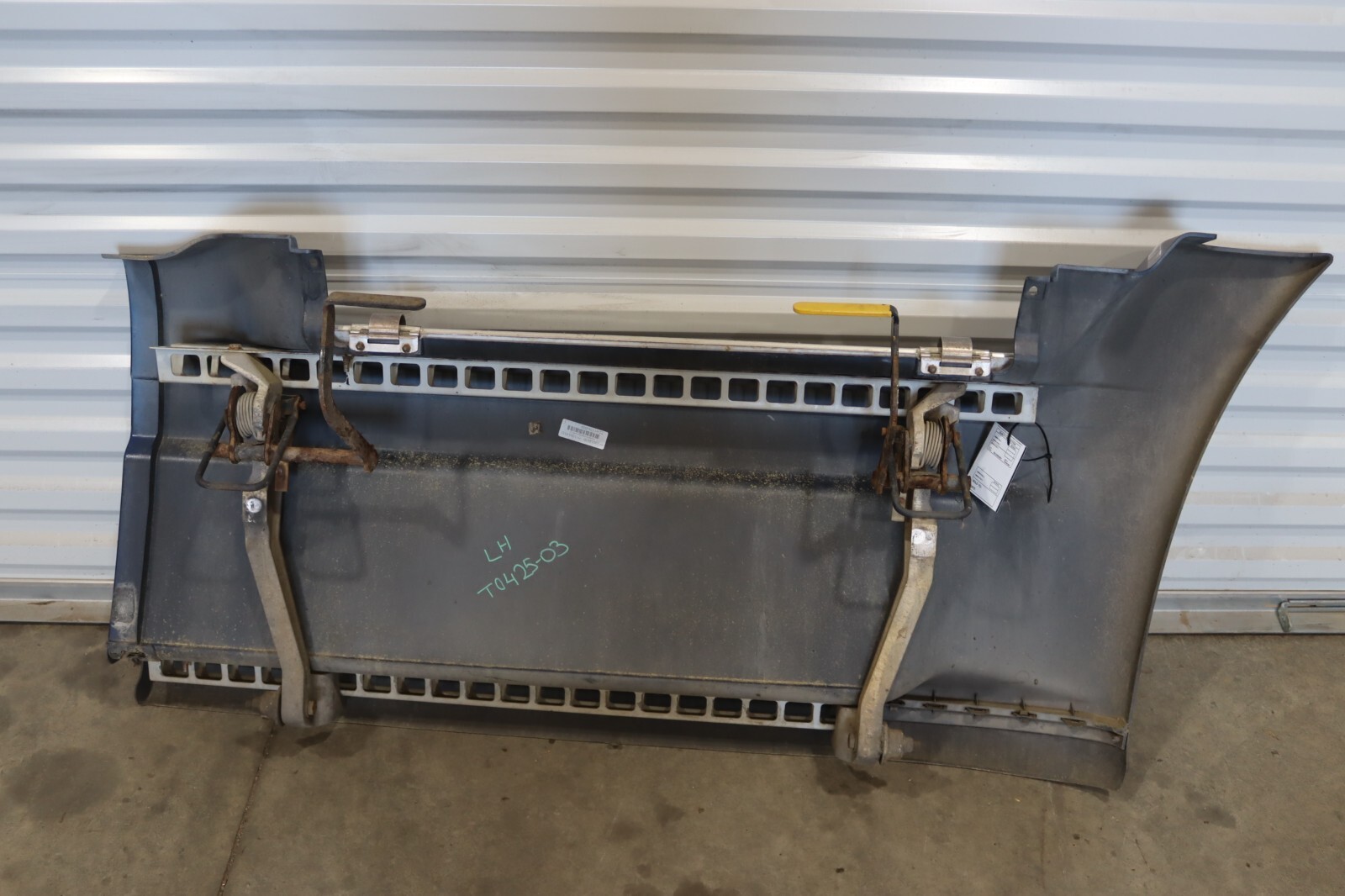 2008-2017 FREIGHTLINER CASCADIA 125 LEFT FORWARD FAIRING STEP FRAME PANEL OEM