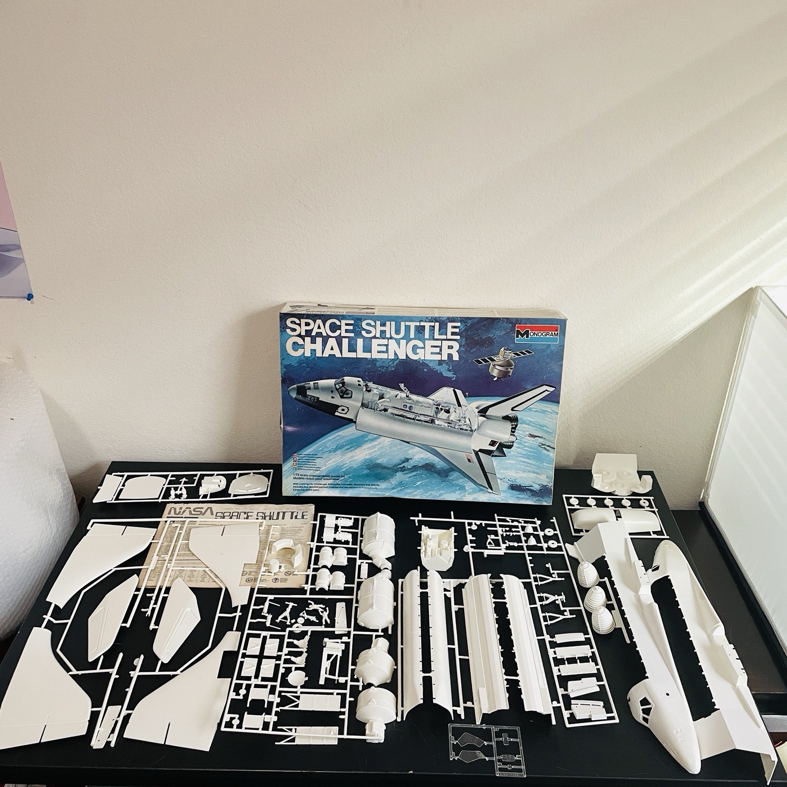 Monogram Space Shuttle Challenger 1/72 Model Kit #5702 One Piece Missing