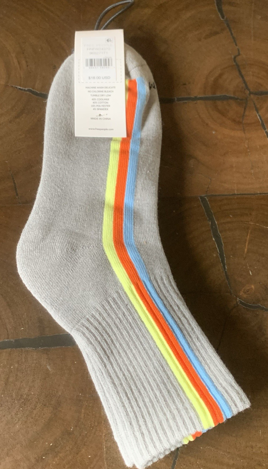 NWT FP‎ Movement Tempo Quarter Crew Socks in Grey with Stripe Athletic SOLD OUT!