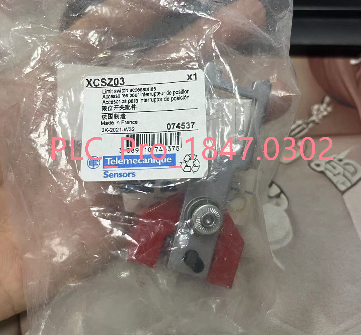 1PCS New Schneider XCSZ03 Safety Limit Switch Pivoting Actuator Fast delivery
