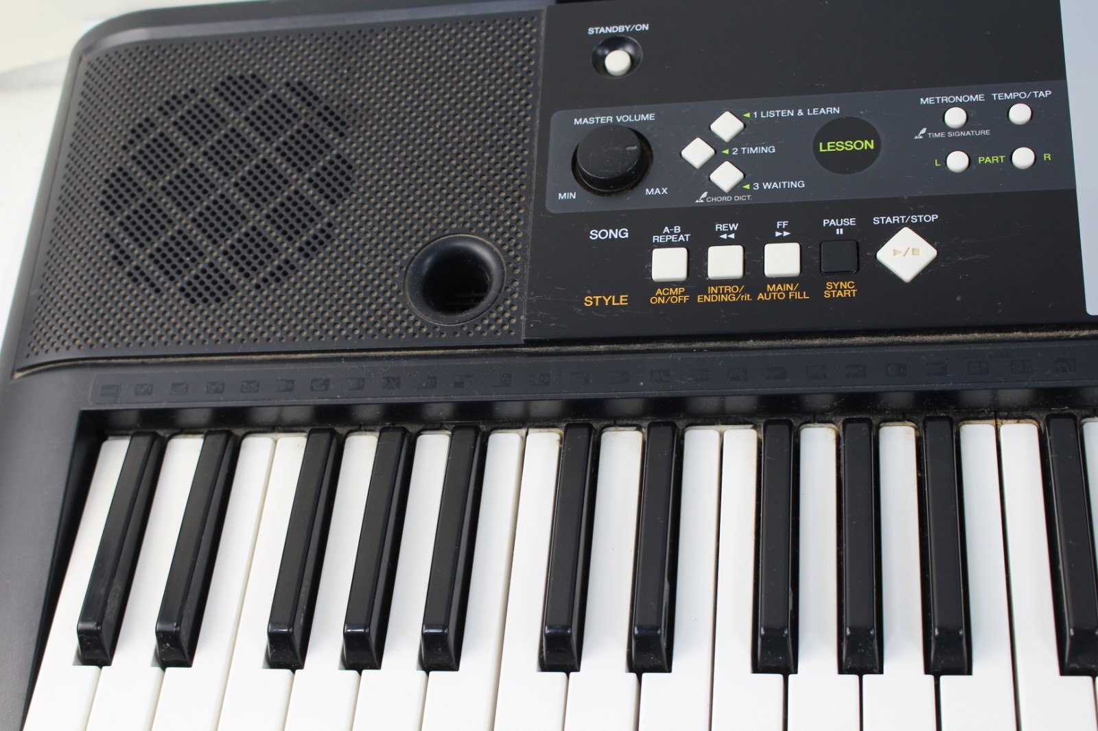 Yamaha PSR-E223 61 key Electronics Keyboard/Synth w/Effects (AC, or AA) #R8183
