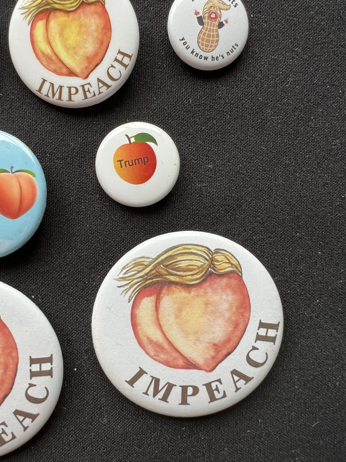 11 Trump pinback buttons