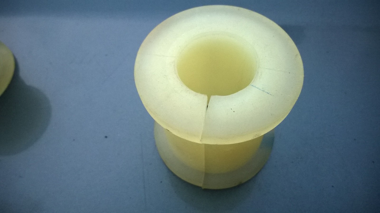 GENUINE OEM 8125491 ANTI ROLL BAR  BUSH