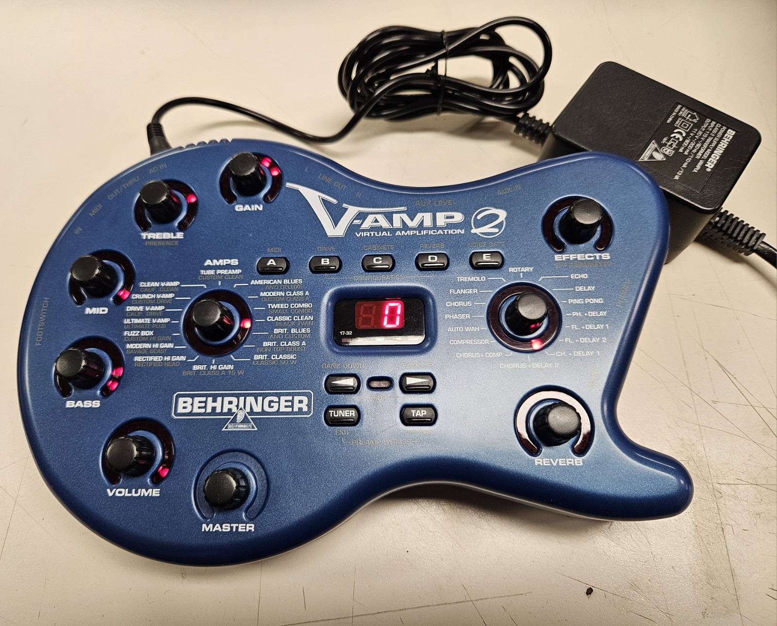Behringer V-AMP 2 Virtual Guitar Amplifier Effects Processor w/ Footswitch & Bag