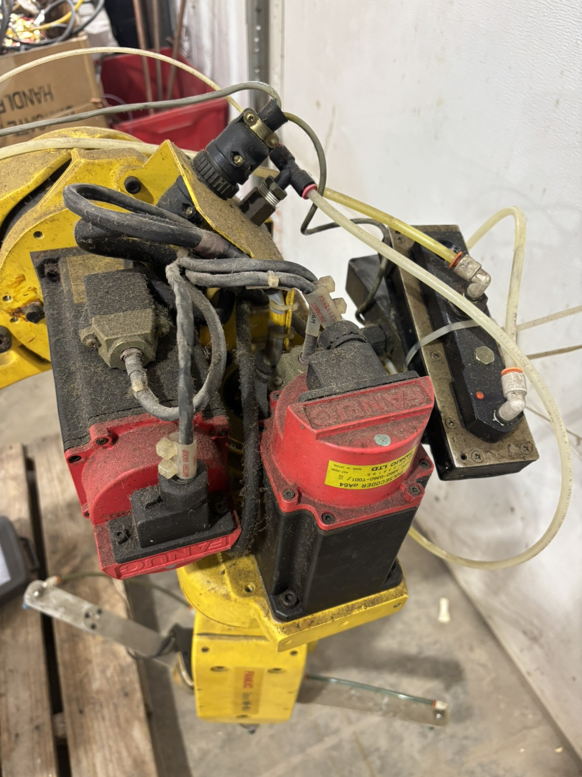 Fanuc M-6I Industrial Robot 6 Axis R-J2 Controller Teach Pendent Complete Unit