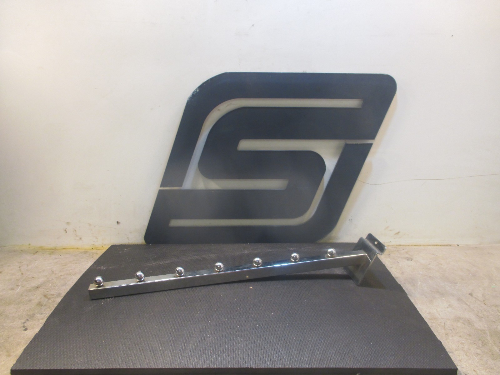 Set Of 5 Chrome Slat Wall 7 Ball Store Display Mount Bracket
