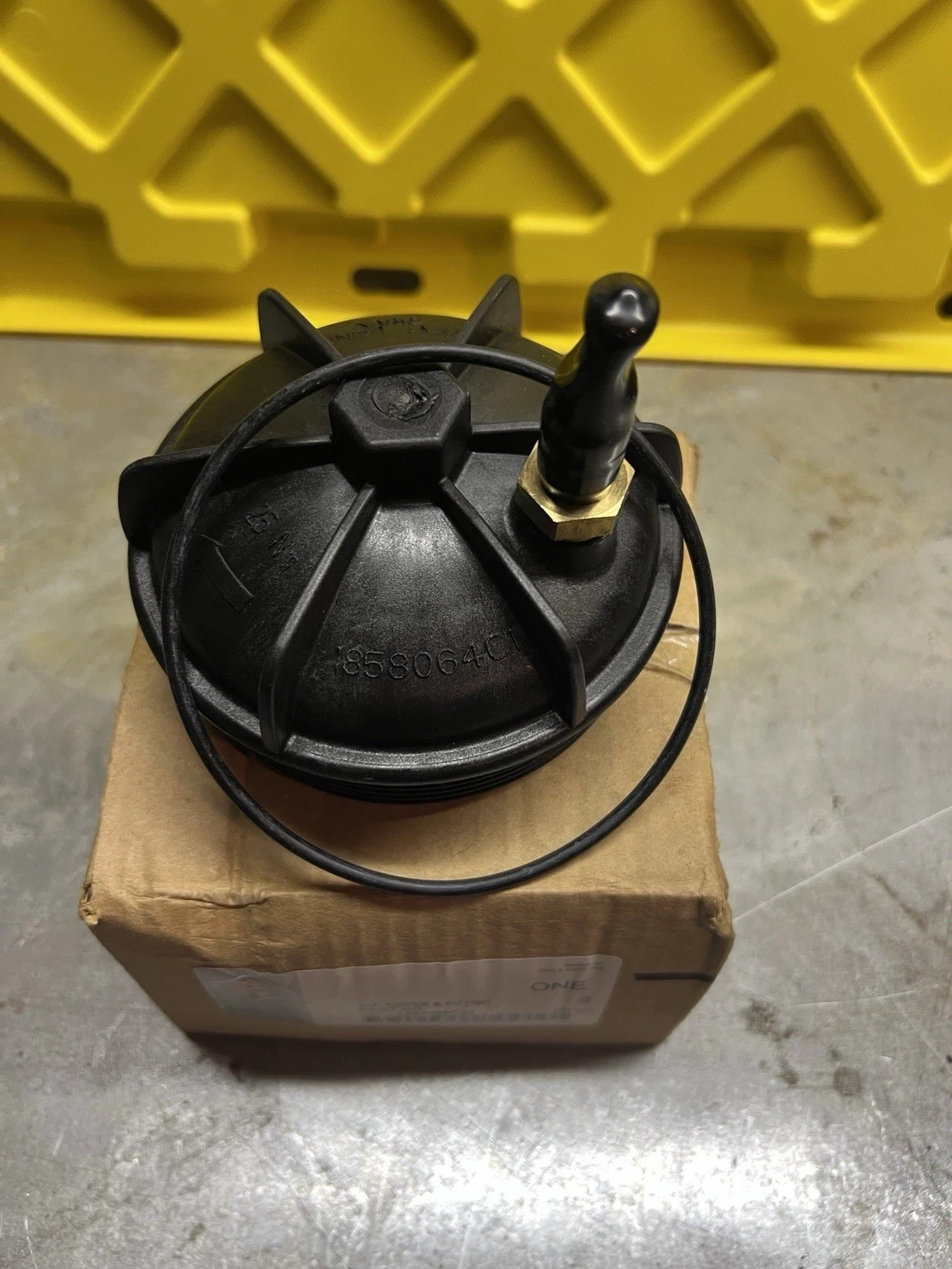 BRAND NEW NAVISTAR COVER ASSY HOUSING 1858063C91