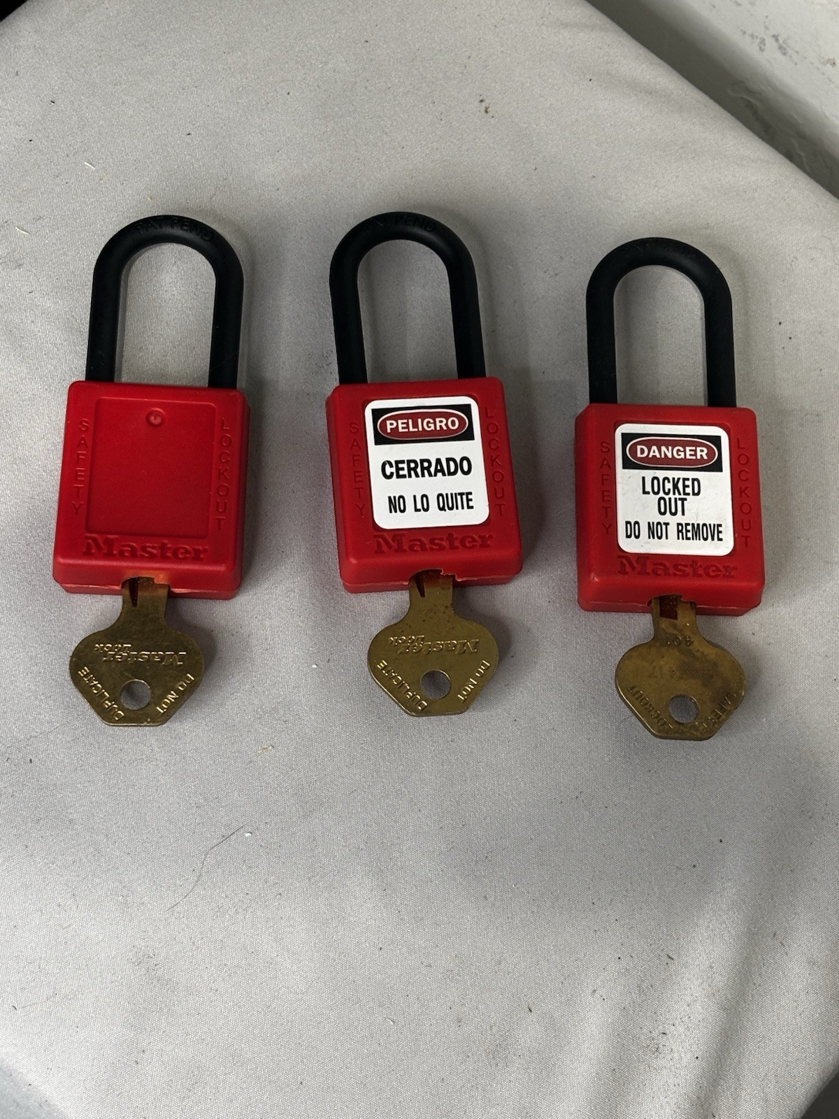 (1)- Master Lock 406 Red Zenex Thermoplastic Safety Padlock