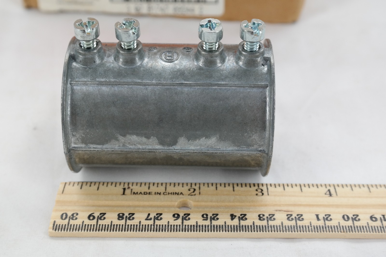 Box of 10 Bridgeport 1 1/2" 244-DC Zinc EMT Couplings / New Open Box / TF