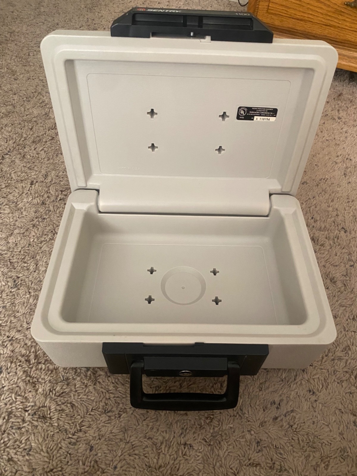 SENTRY 1150 Fireproof & Waterproof Safe Chest Lock box Portable Safety NO Key