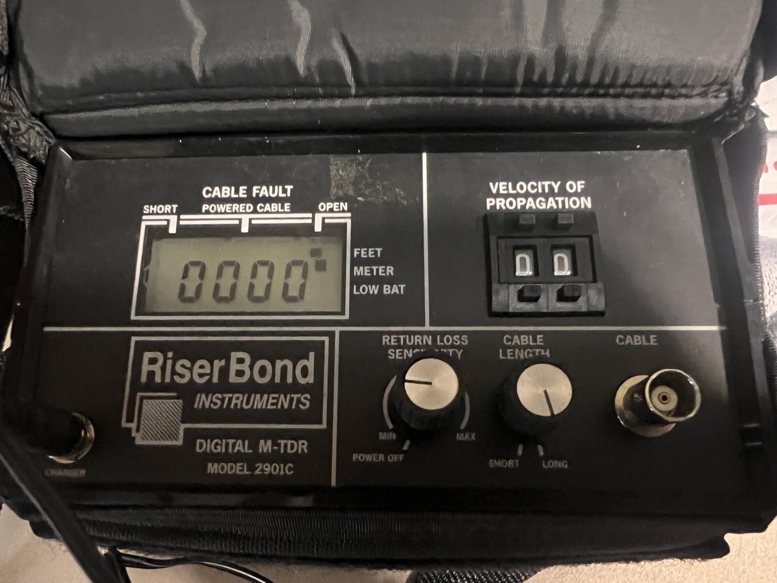 RISER BOND DIGITAL M-TDR MODEL: 2901C KIT WITH CHARGER,CABLES & CASE POWERS ON