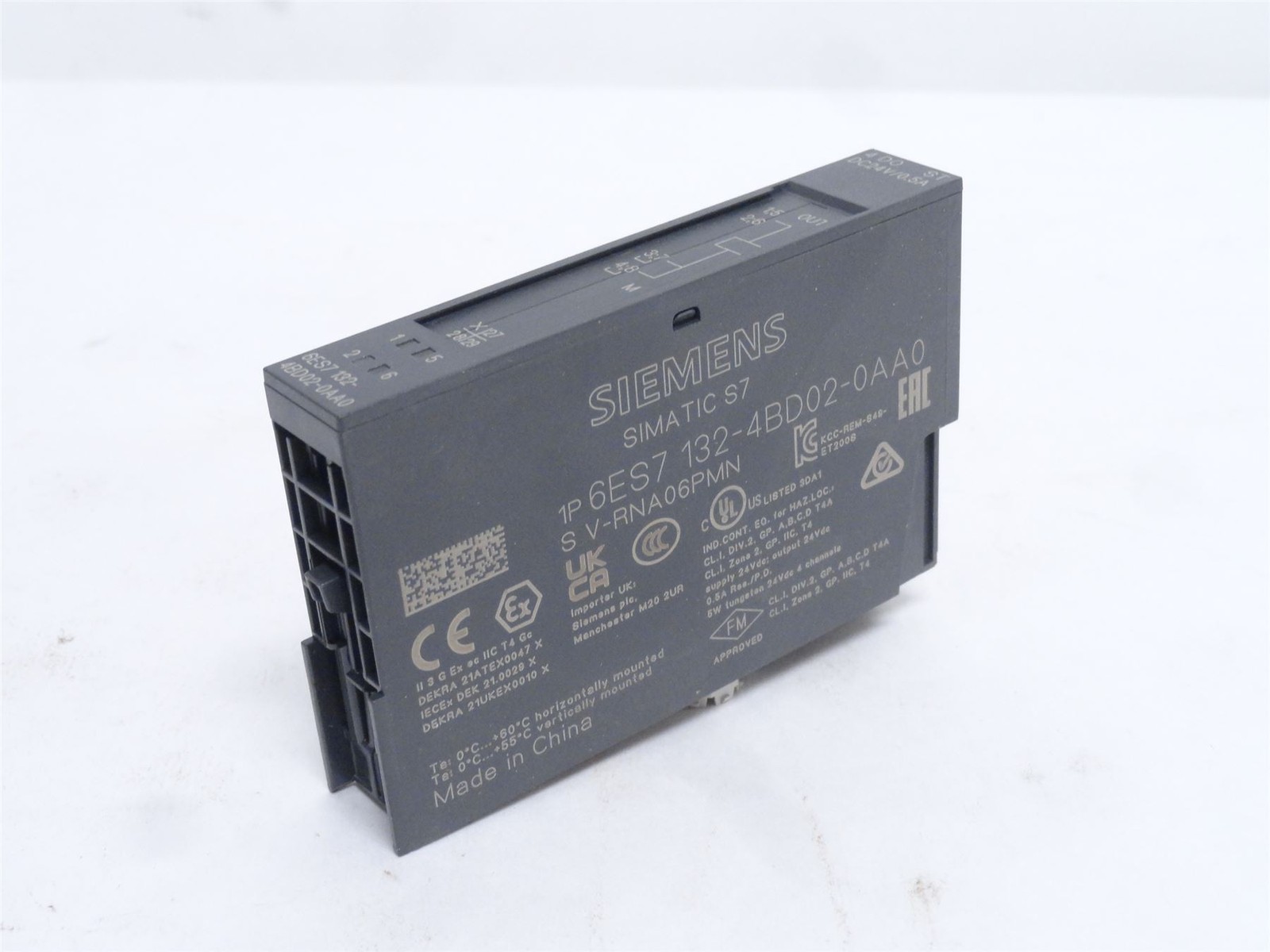 245807 New-No Box; Siemens 6ES7-132-4BD02-0AAO I/O Module; 24VDC; 1/2A